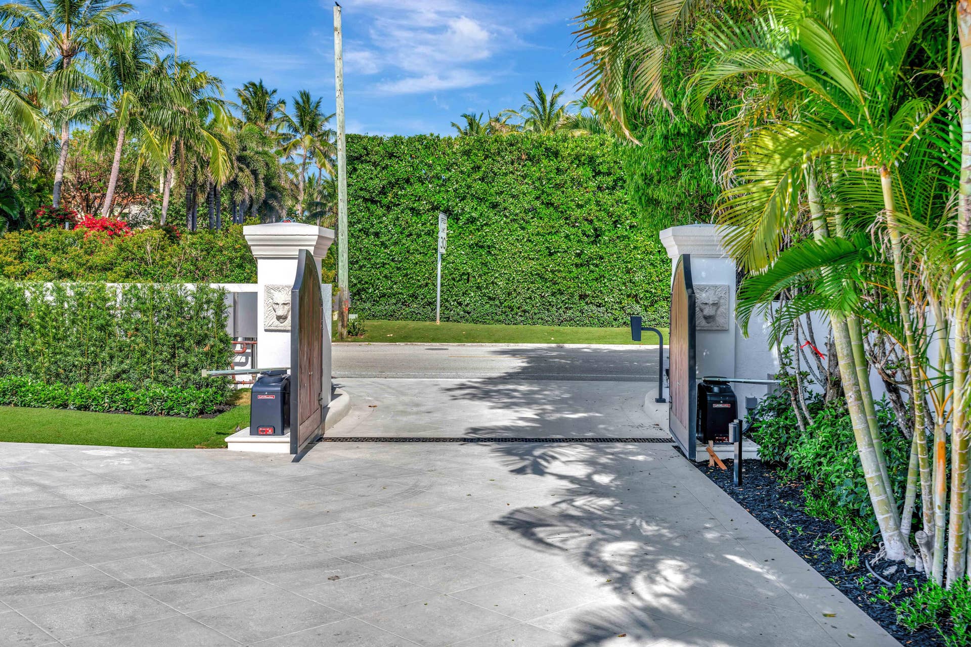 800 S County Road, Palm Beach, FL 33480 Second Entrance