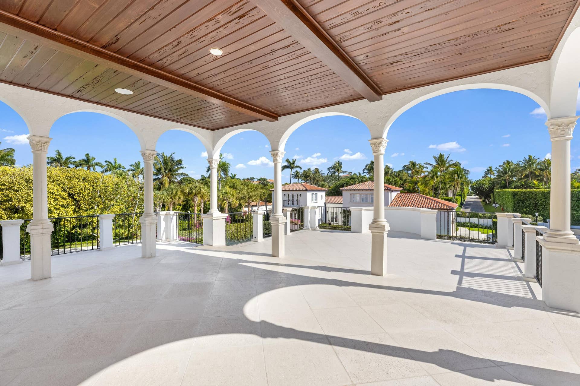 800 S County Road, Palm Beach, FL 33480 East Terrace