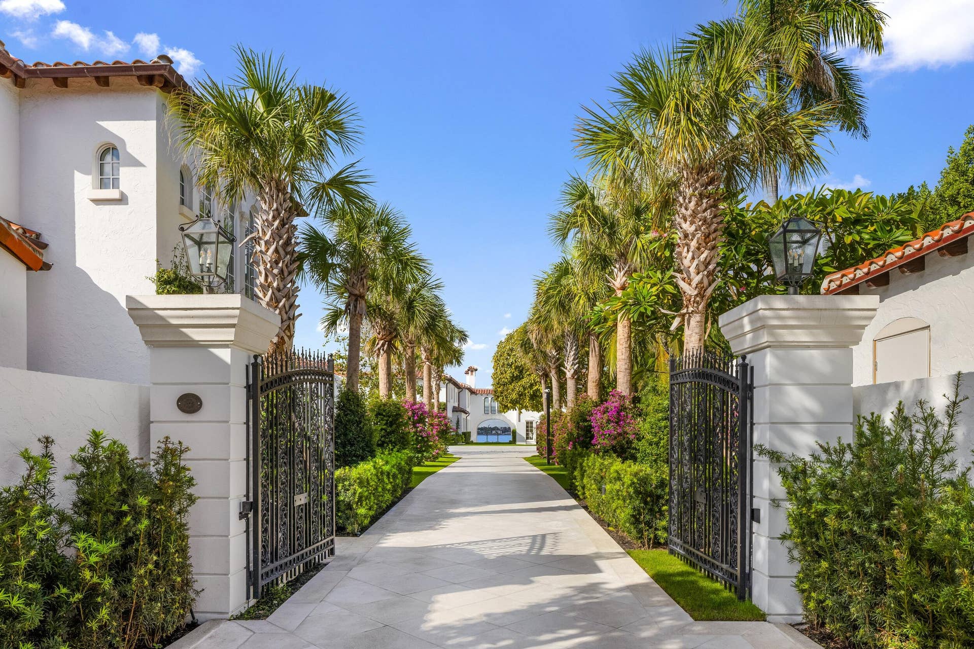 800 S County Road, Palm Beach, FL 33480 Main Gate Entrance