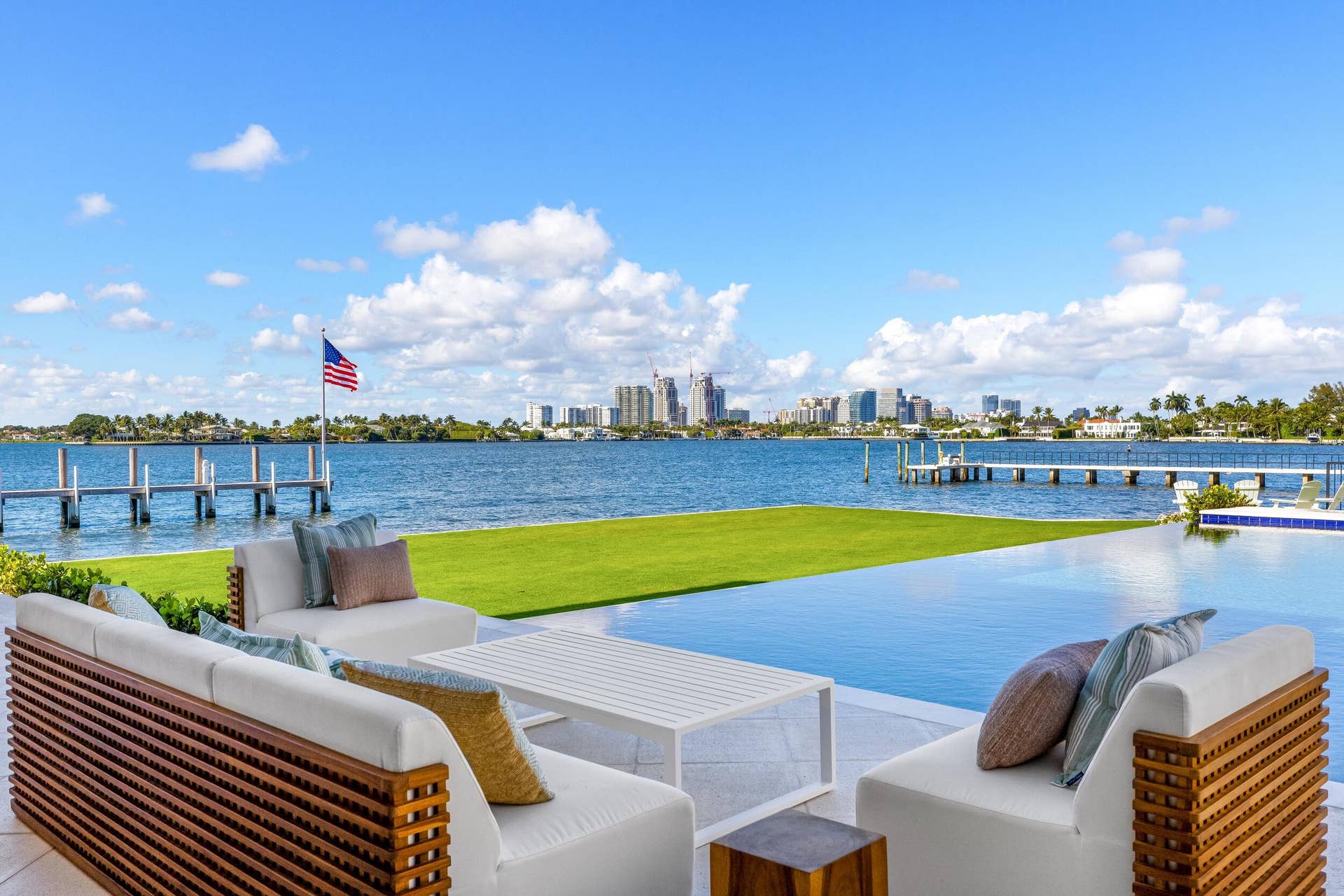 800 S County Road, Palm Beach, FL 33480 Pool Sitting
