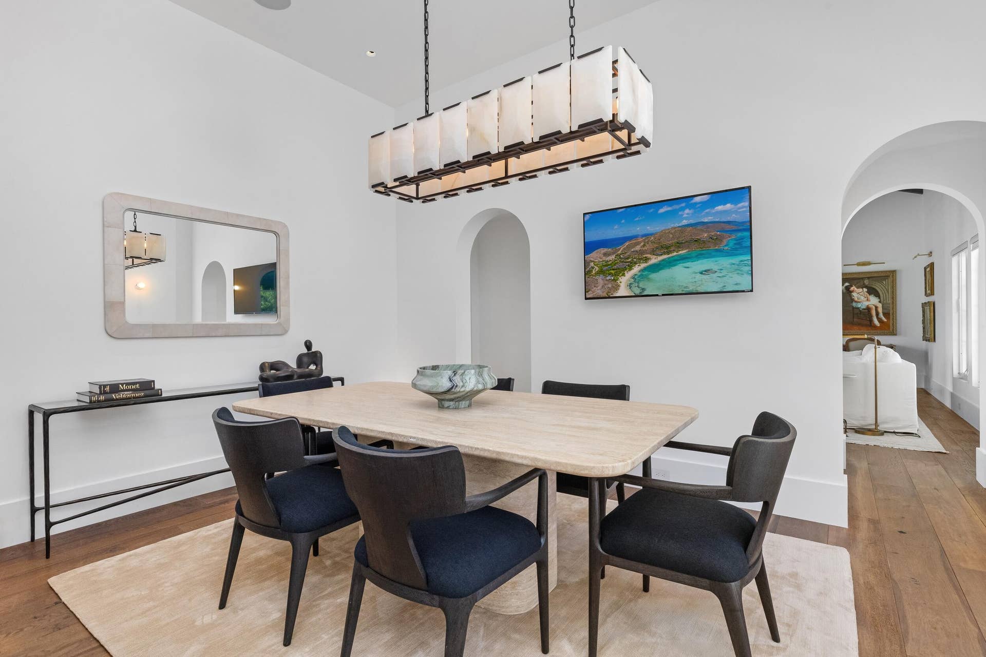 800 S County Road, Palm Beach, FL 33480 GH Dining 2 TV