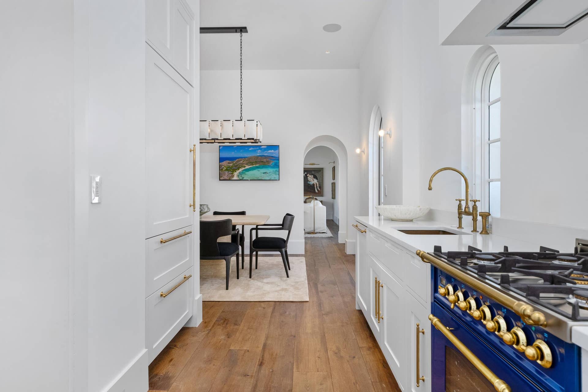 800 S County Road, Palm Beach, FL 33480 GH Kitchen 1 TV