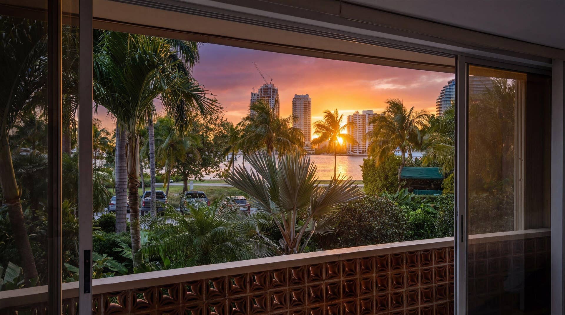 369 S Lake Drive, #2e, Palm Beach, FL 33480 Sunset View