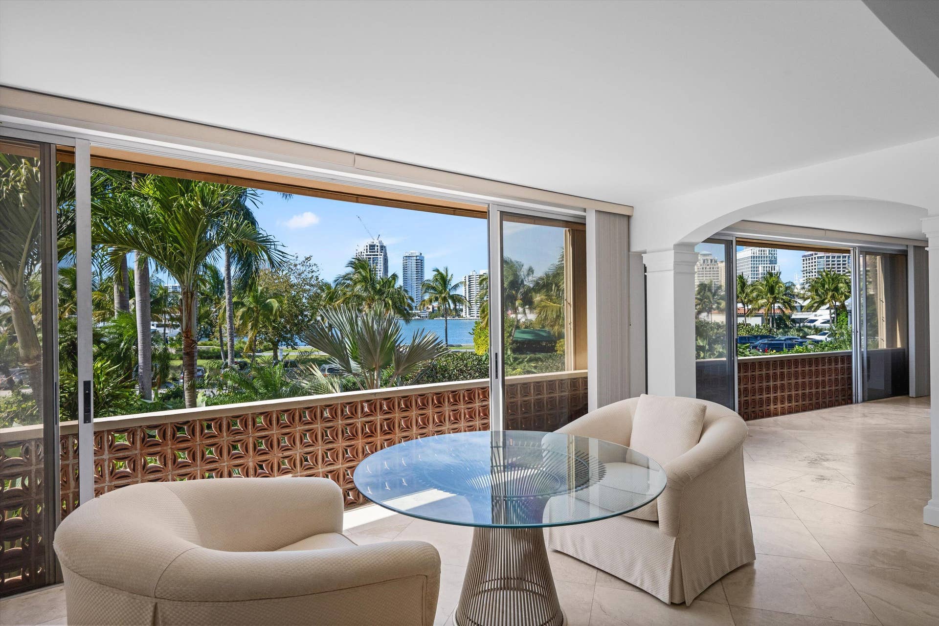 369 S Lake Drive, #2e, Palm Beach, FL 33480 Sitting Area