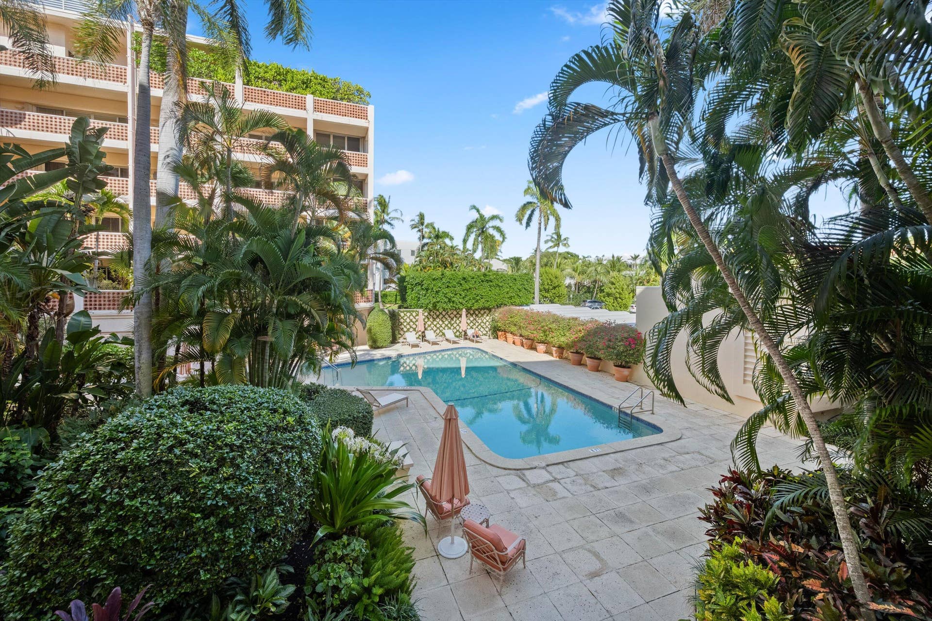 369 S Lake Drive, #2e, Palm Beach, FL 33480 Pool Area