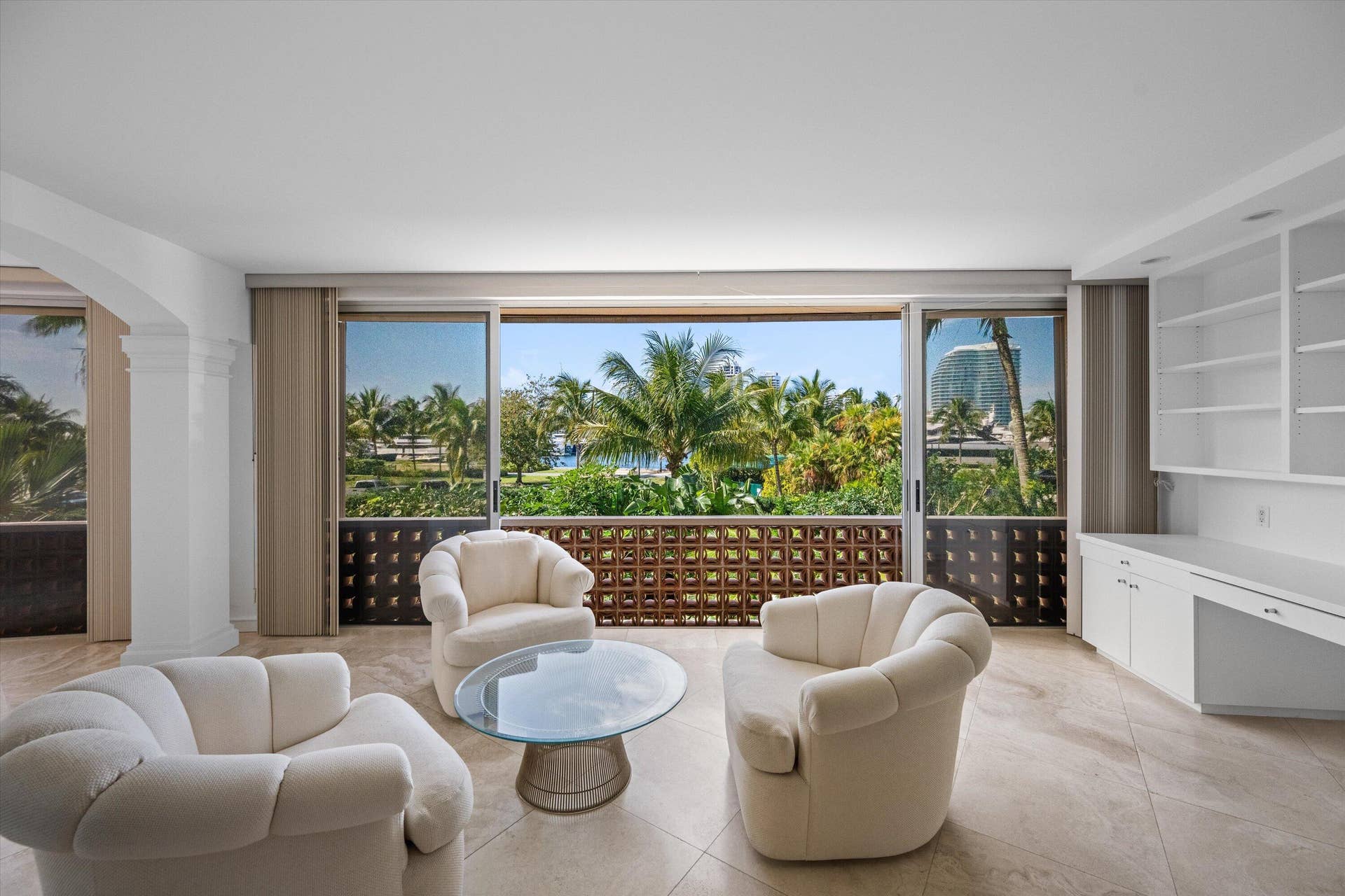 369 S Lake Drive, #2e, Palm Beach, FL 33480 Primary Sitting Area