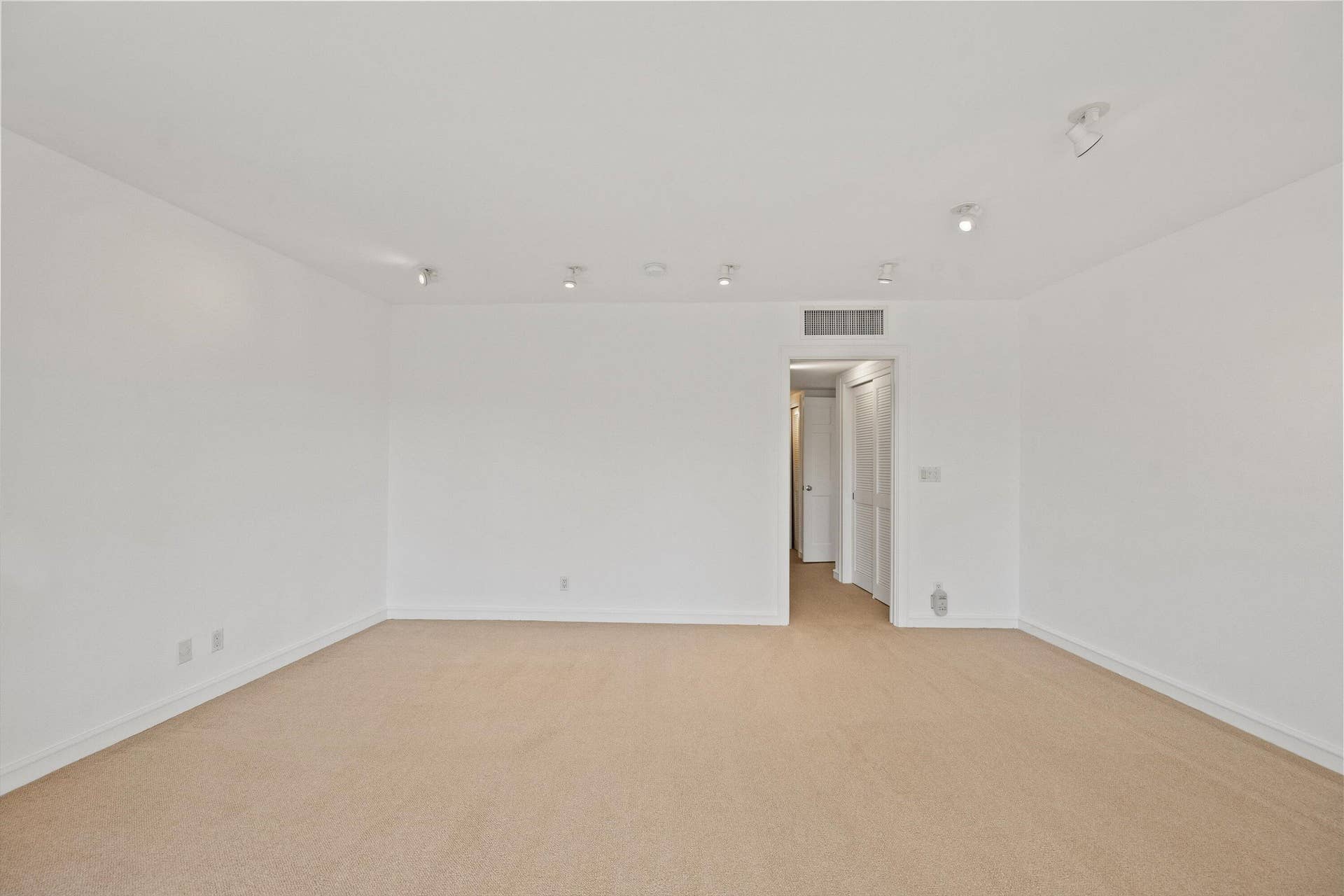 369 S Lake Drive, #2e, Palm Beach, FL 33480 Primary Suite