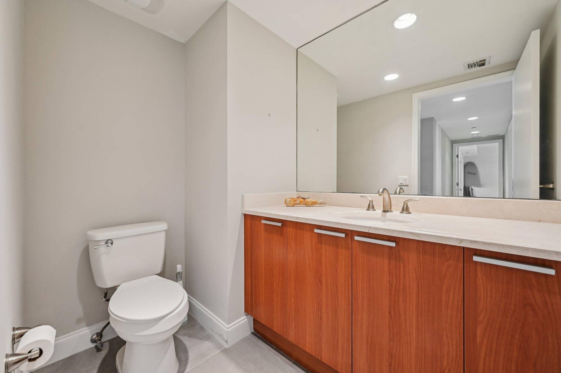 2640 Lake Shore Drive, #1810, Riviera Beach, FL 33404 2640 Lake Shore Drive, #1810, Riviera Beach, FL 33404