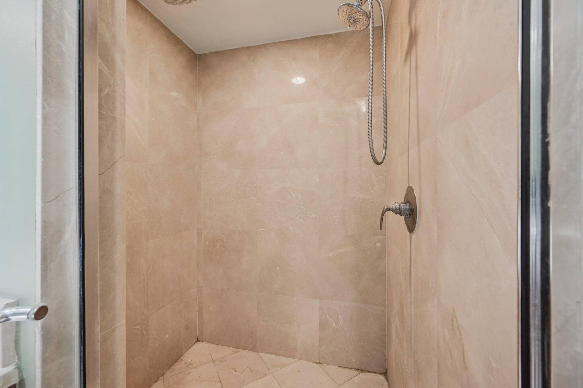2640 Lake Shore Drive, #1810, Riviera Beach, FL 33404 2640 Lake Shore Drive, #1810, Riviera Beach, FL 33404