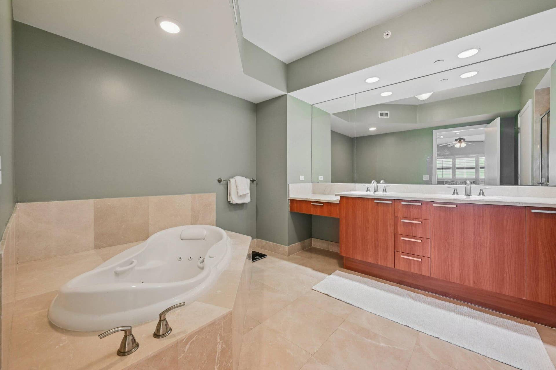 2640 Lake Shore Drive, #1810, Riviera Beach, FL 33404 2640 Lake Shore Drive, #1810, Riviera Beach, FL 33404