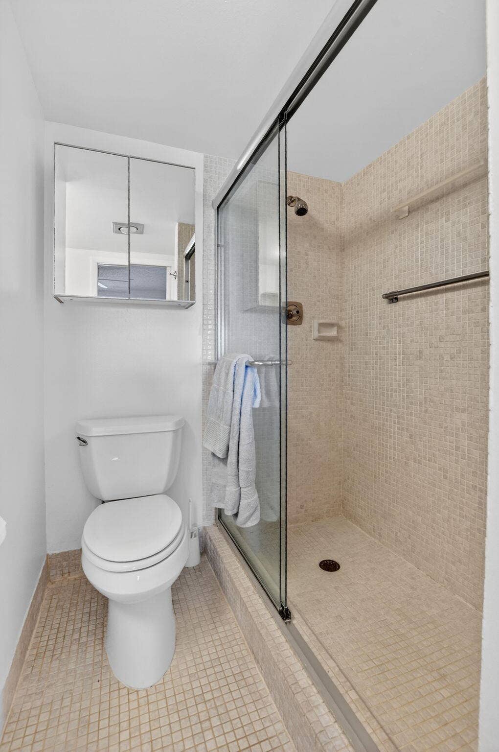 4008 Hythe A, Boca Raton, FL 33434 Master Bathroom