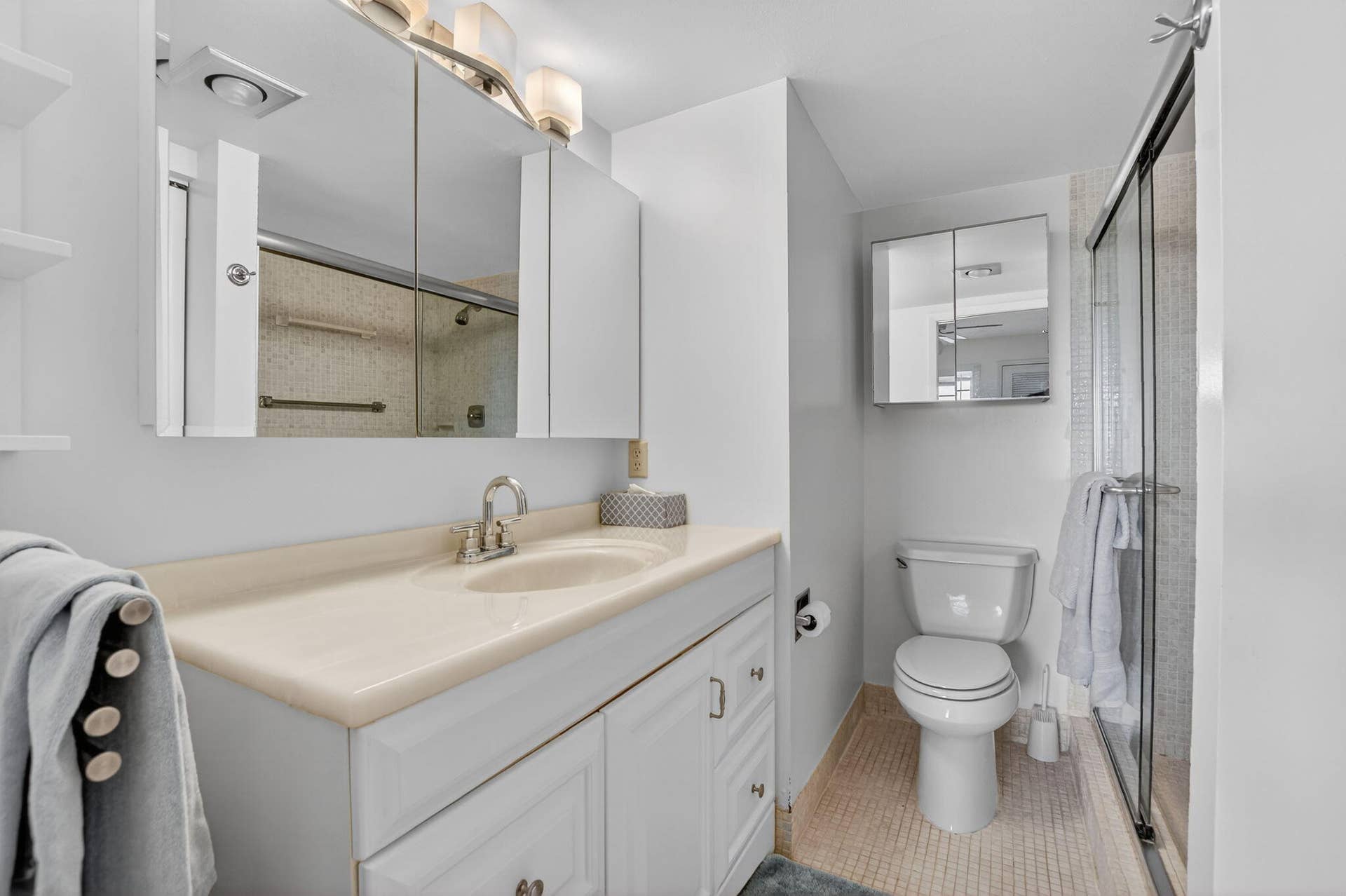 4008 Hythe A, Boca Raton, FL 33434 Master Bathroom