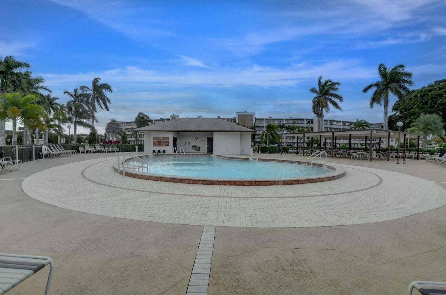 4008 Hythe A, Boca Raton, FL 33434 Hythe Pool