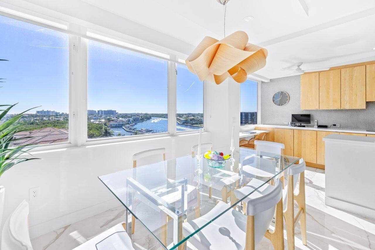 Dining overlooking intracoastal
