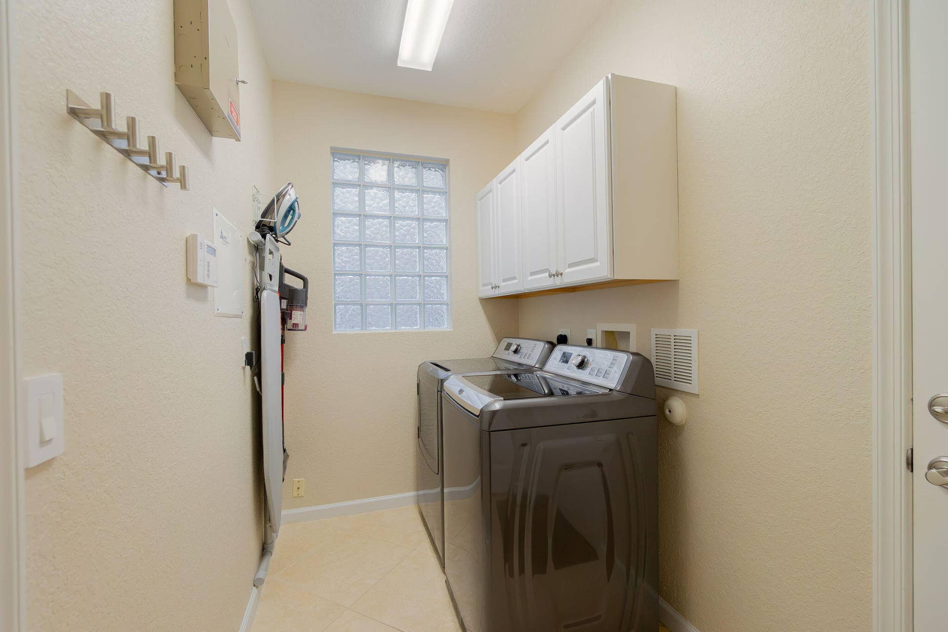 1004 Center Stone Lane, Riviera Beach, FL 33404 Laundry Room
