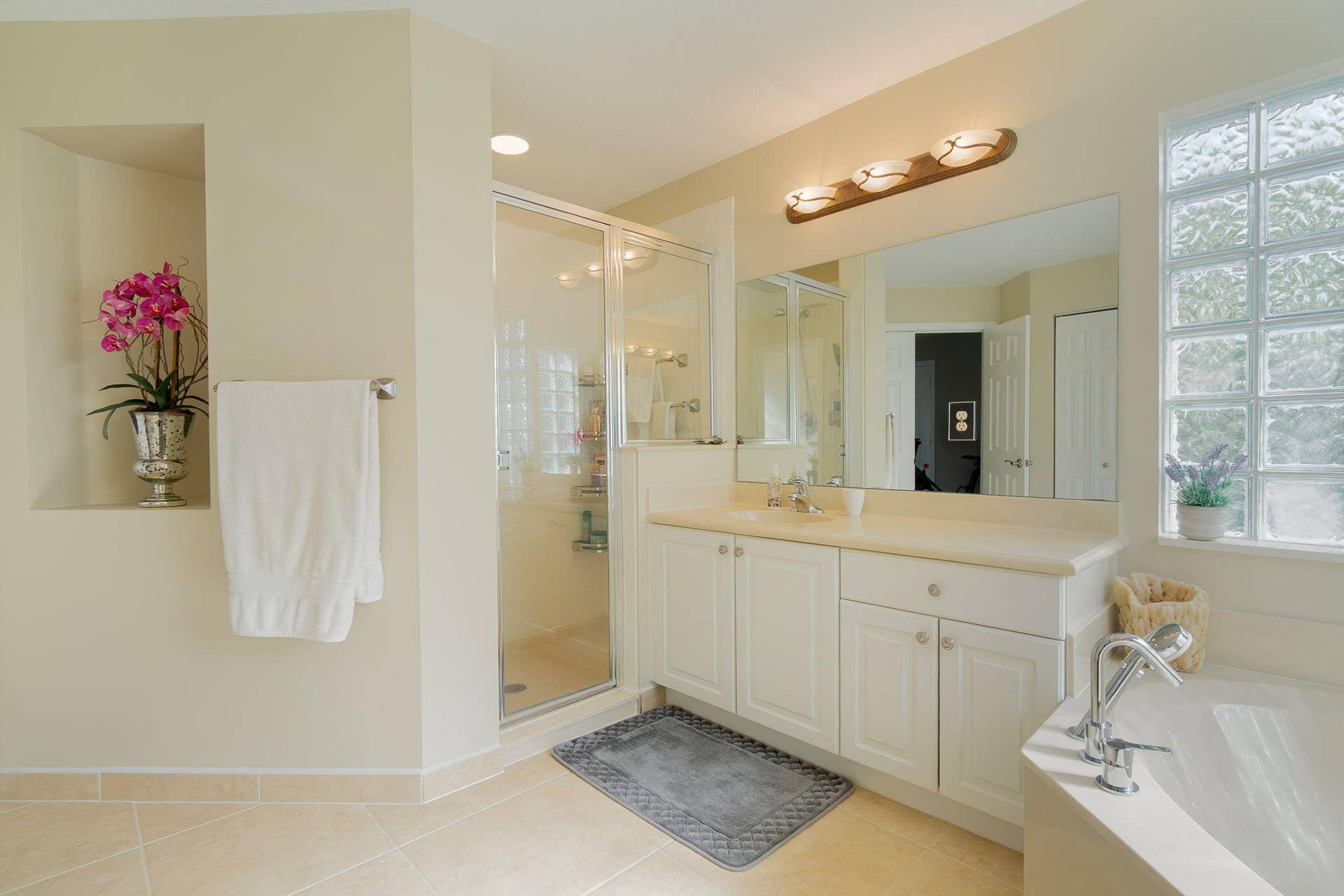1004 Center Stone Lane, Riviera Beach, FL 33404 Master Bathroom