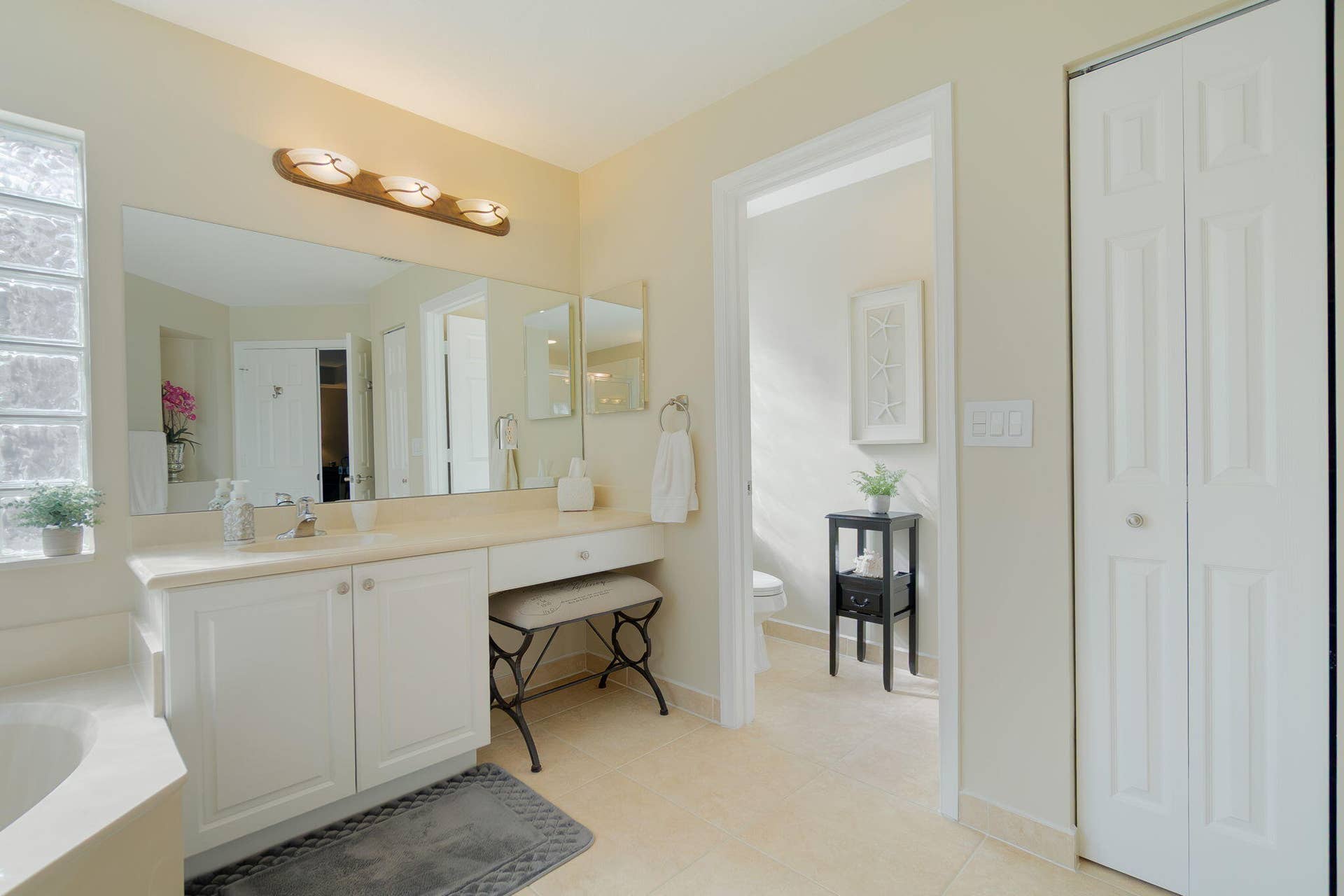1004 Center Stone Lane, Riviera Beach, FL 33404 Master Bathroom