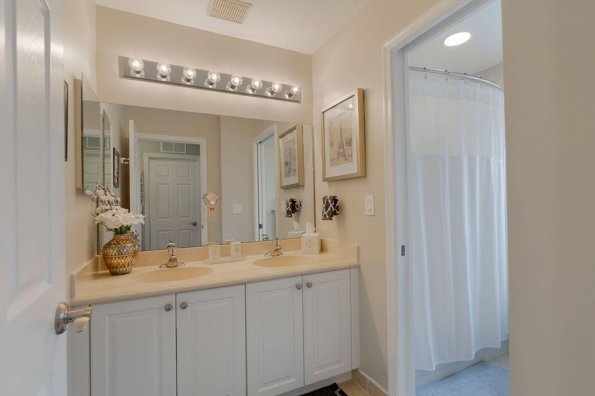 1004 Center Stone Lane, Riviera Beach, FL 33404 Guest Bathroom
