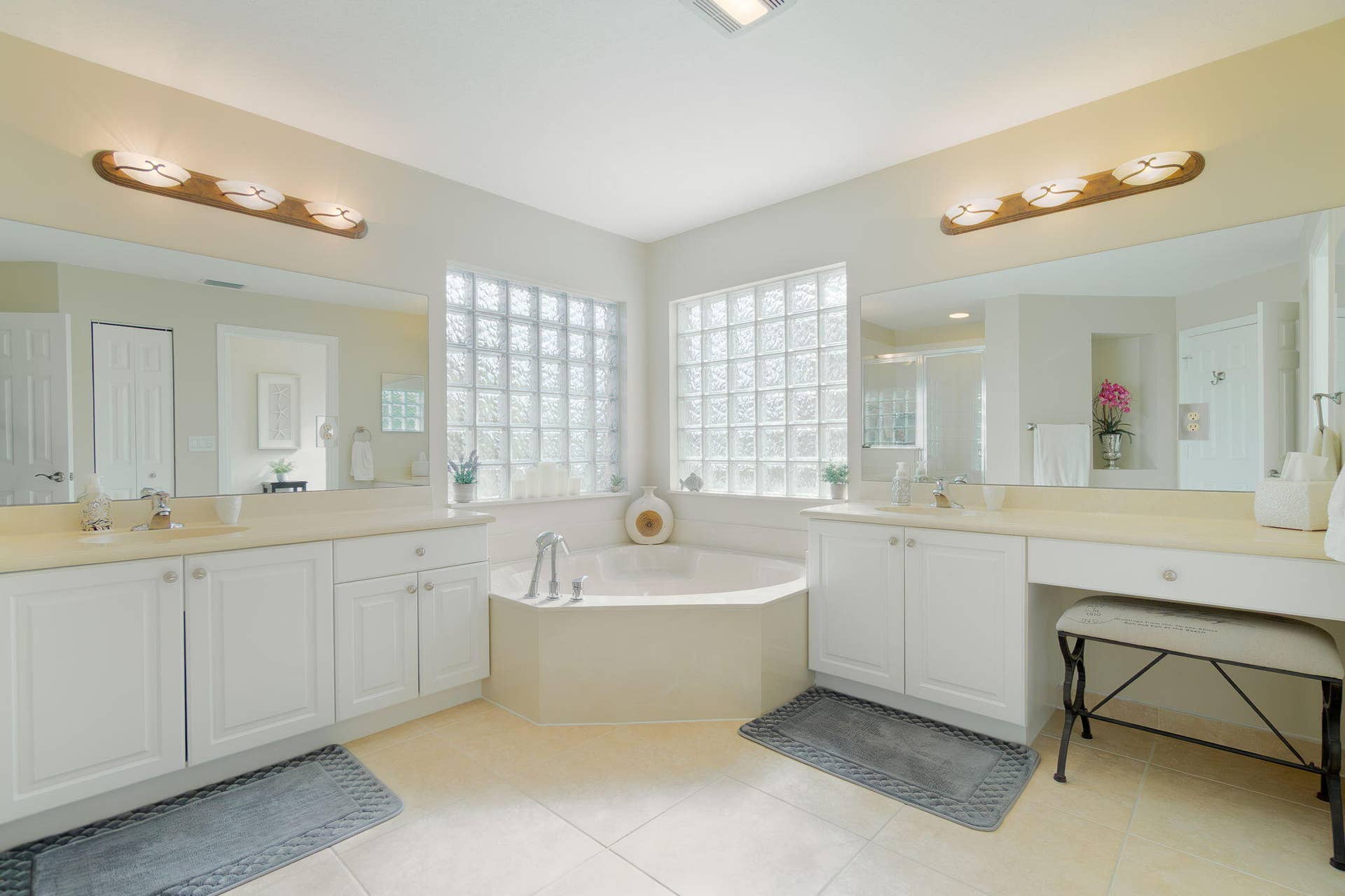 1004 Center Stone Lane, Riviera Beach, FL 33404 Master Bathroom
