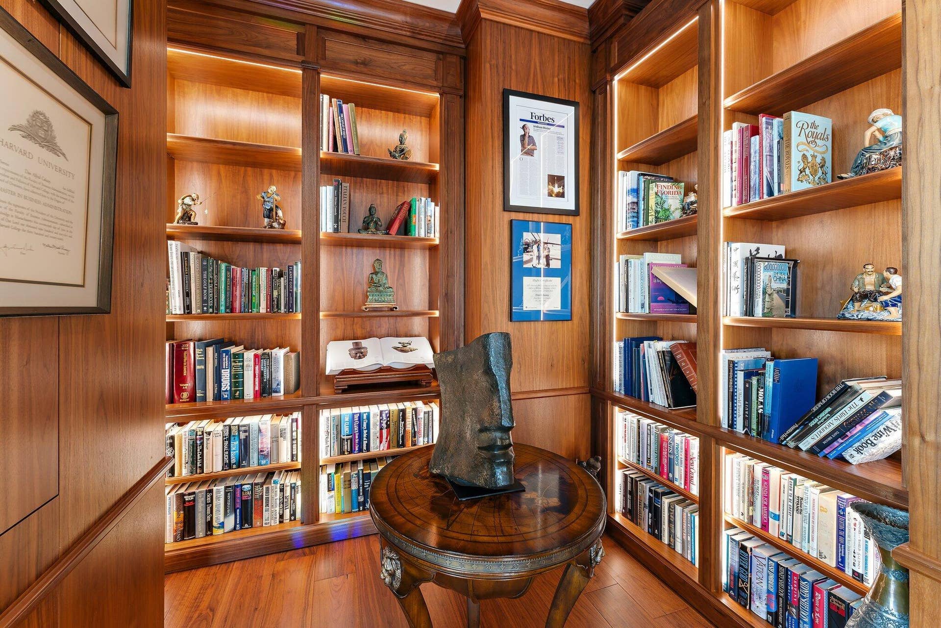 3 Water Club Way, #1902, North Palm Beach, FL 33408 Library