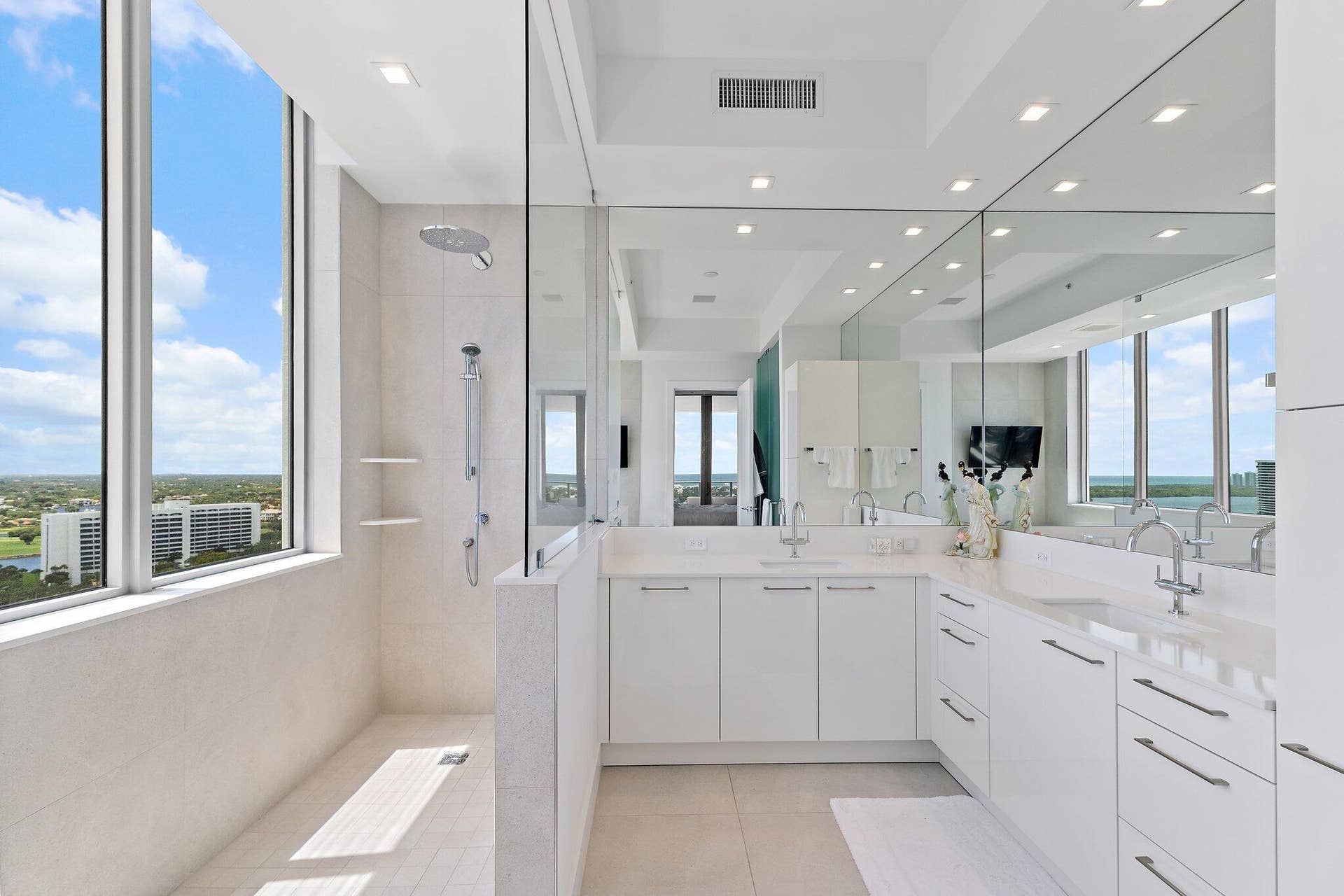 3 Water Club Way, #1902, North Palm Beach, FL 33408 Primary Bath