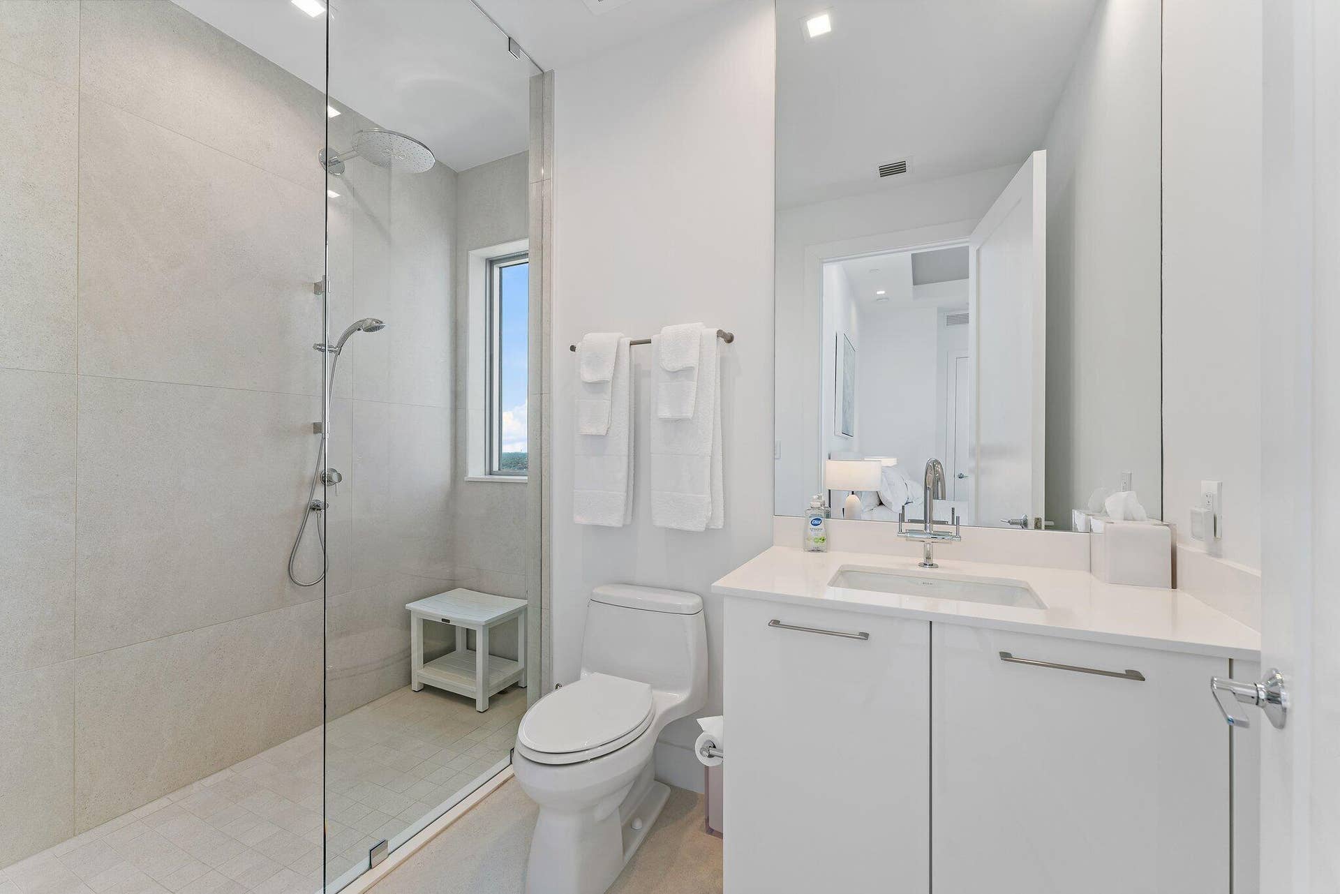 3 Water Club Way, #1902, North Palm Beach, FL 33408 Guest Bath