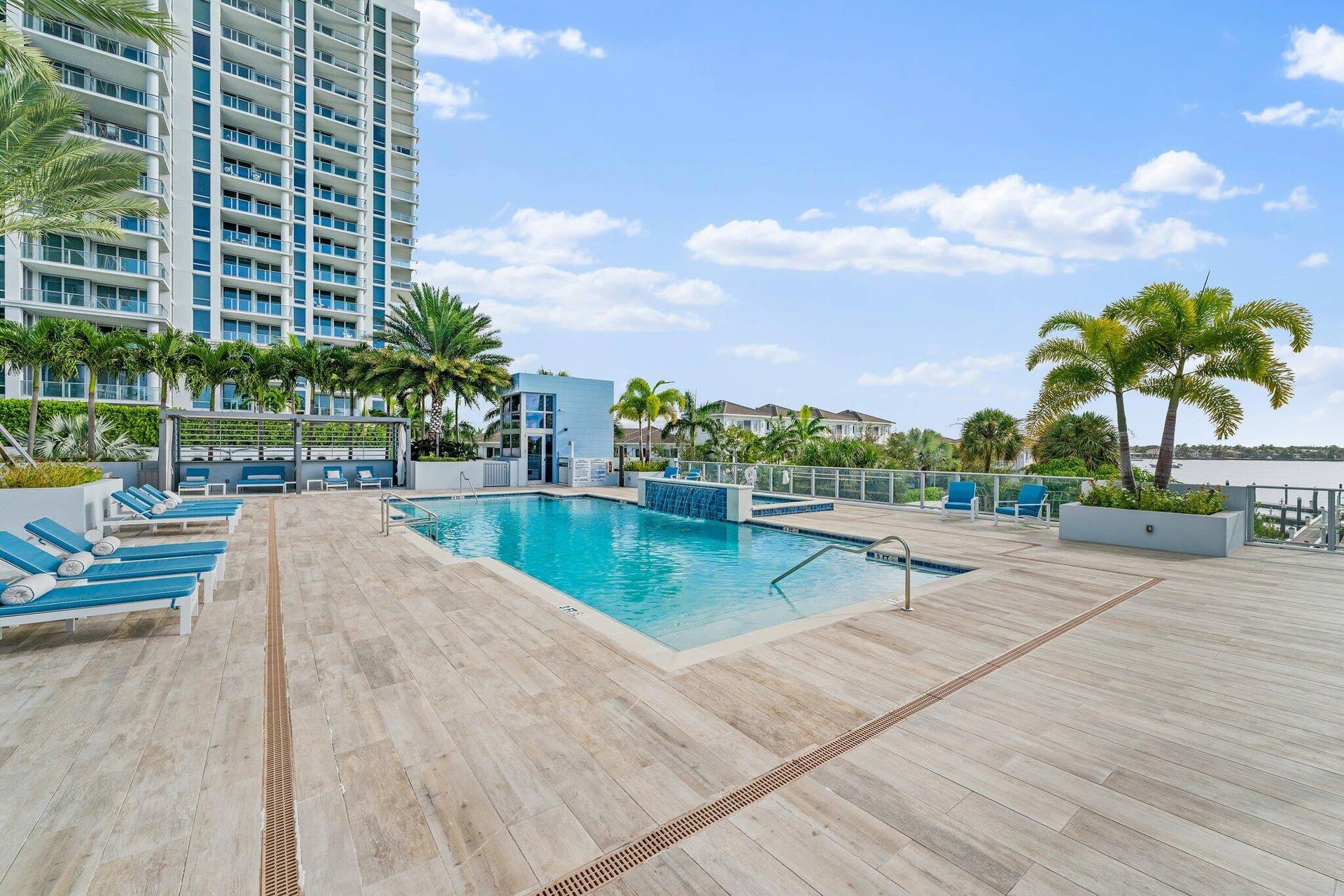 3 Water Club Way, #1902, North Palm Beach, FL 33408 Tower # 3 Pool & Spa