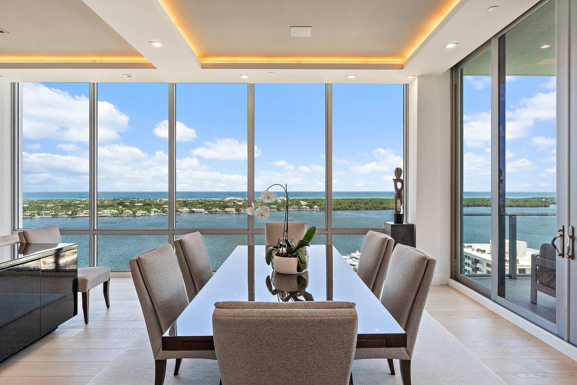 3 Water Club Way, #1902, North Palm Beach, FL 33408 Formal Dining Room