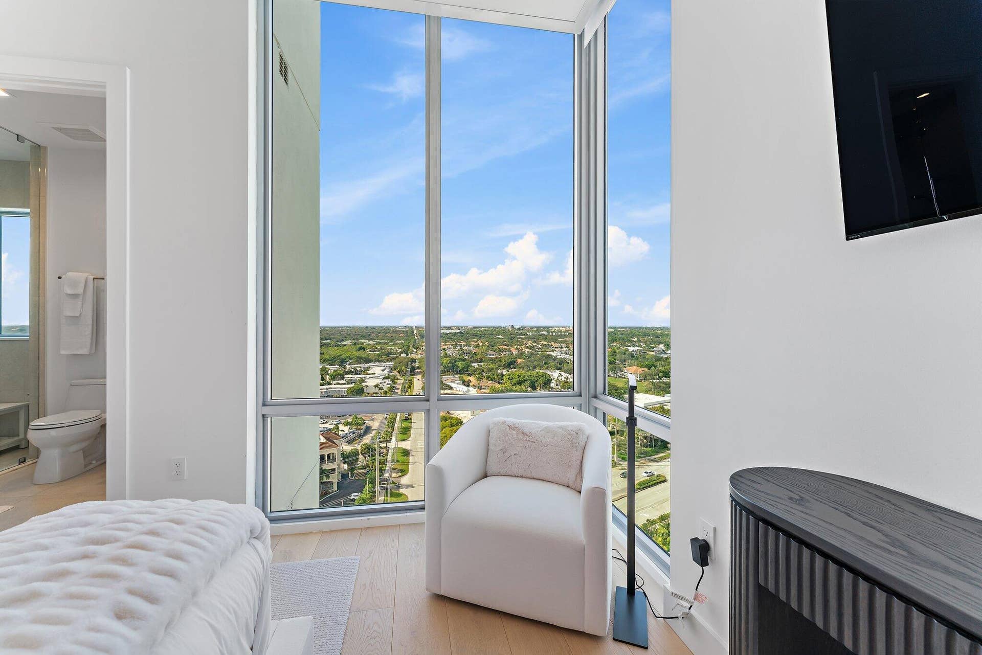 3 Water Club Way, #1902, North Palm Beach, FL 33408 Guest Bedroom
