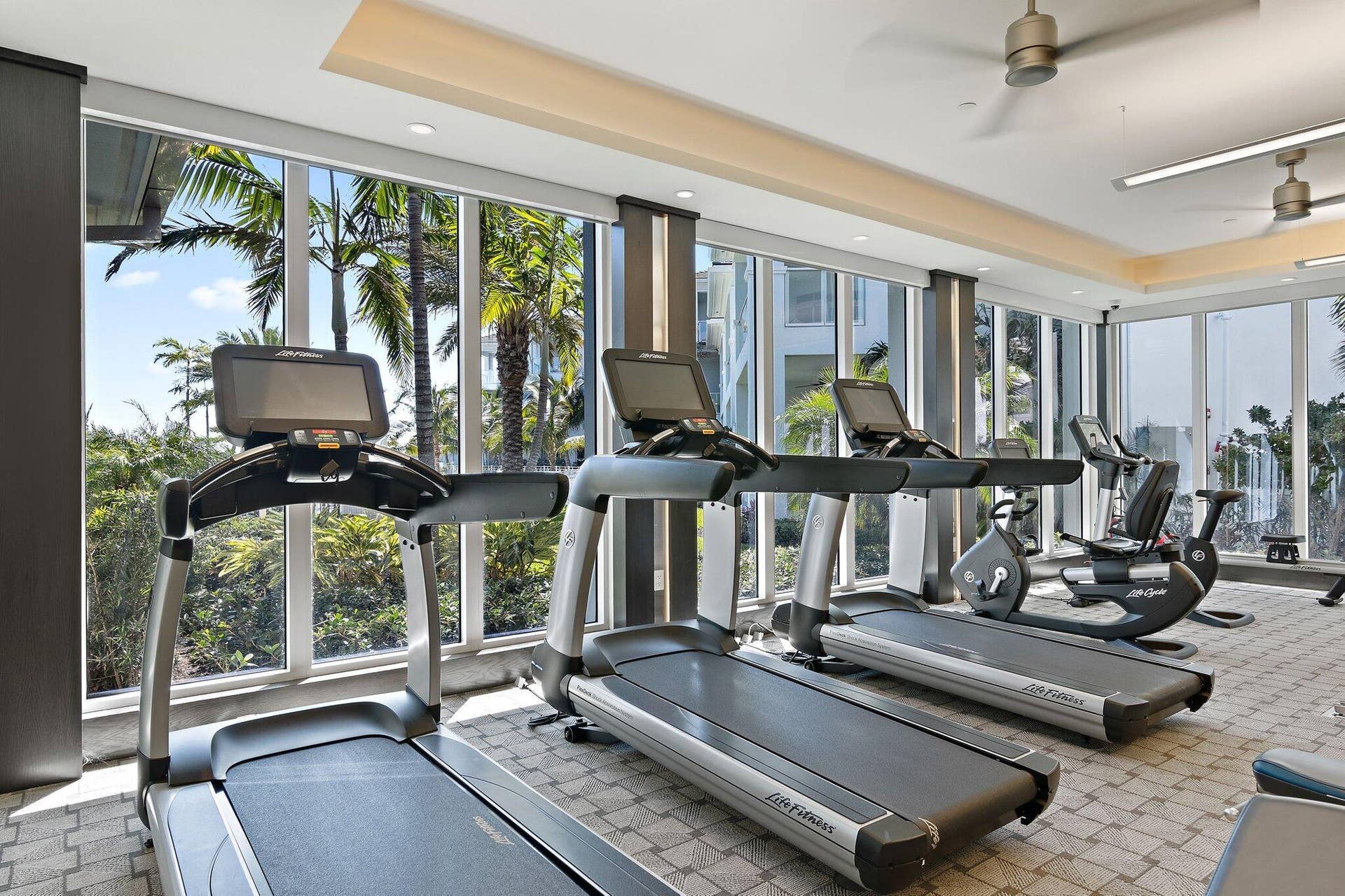3 Water Club Way, #1902, North Palm Beach, FL 33408 Community Lounge