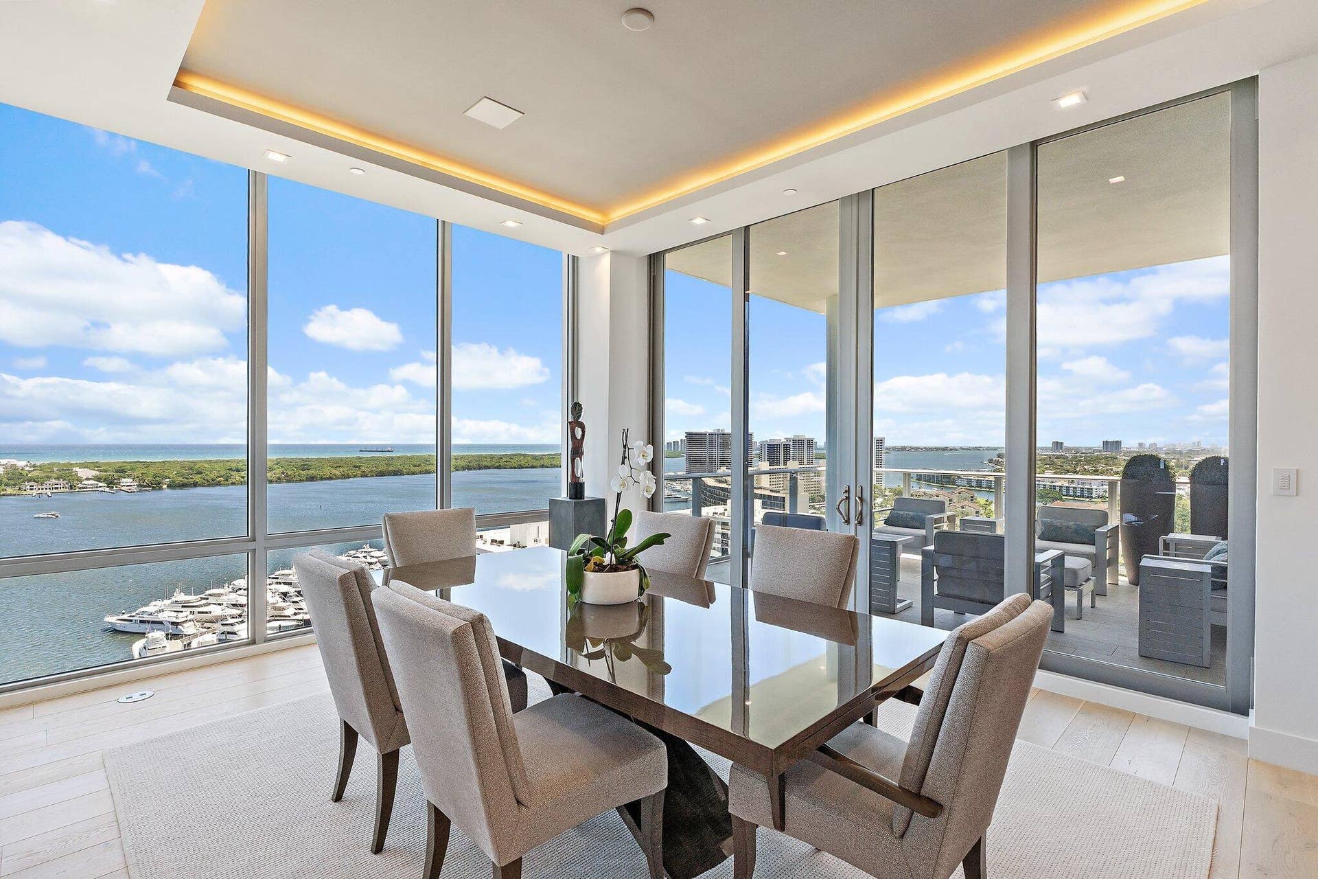 3 Water Club Way, #1902, North Palm Beach, FL 33408 Formal Dining