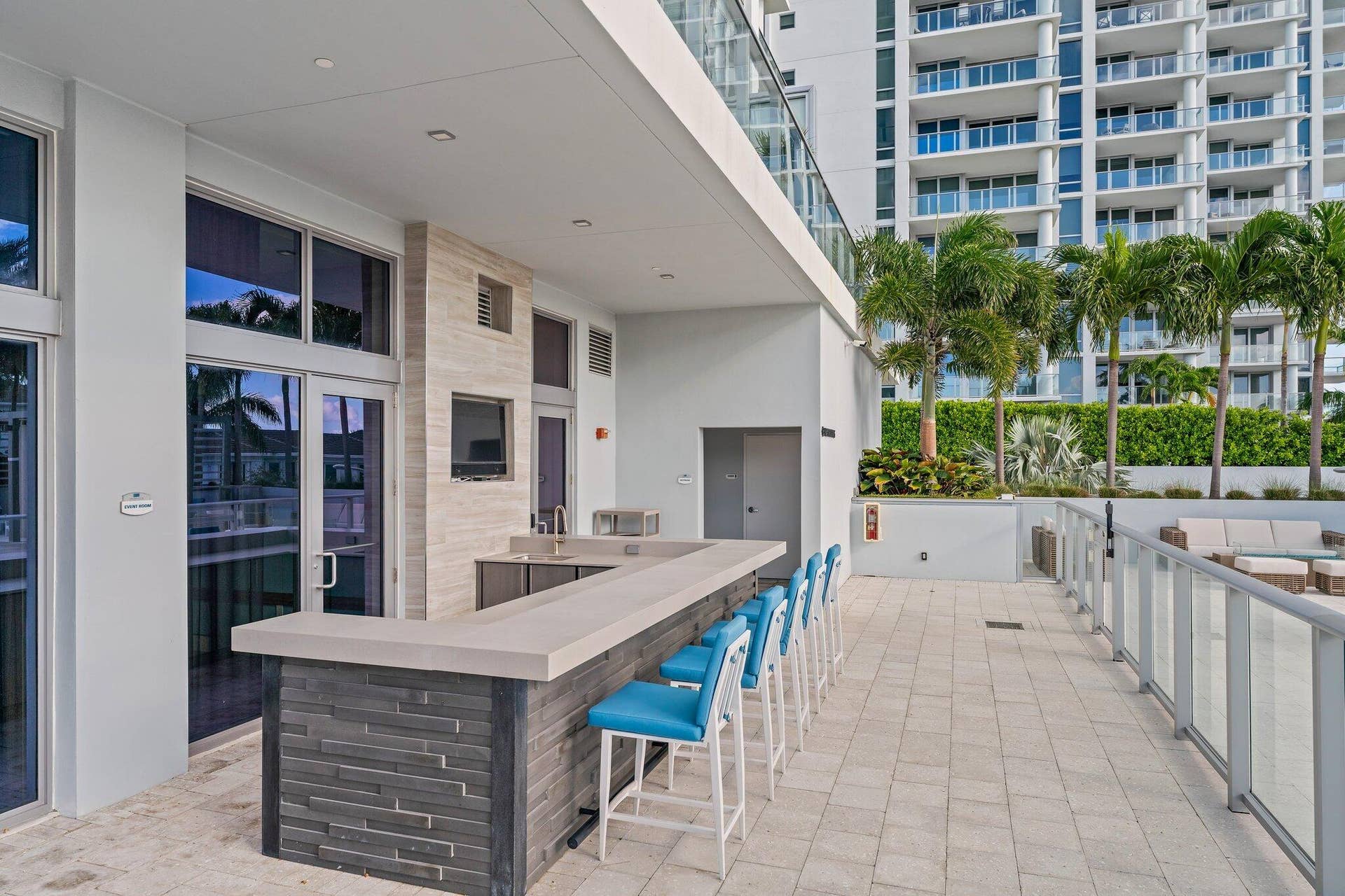 3 Water Club Way, #1902, North Palm Beach, FL 33408 Tower # 3 Pool & Spa