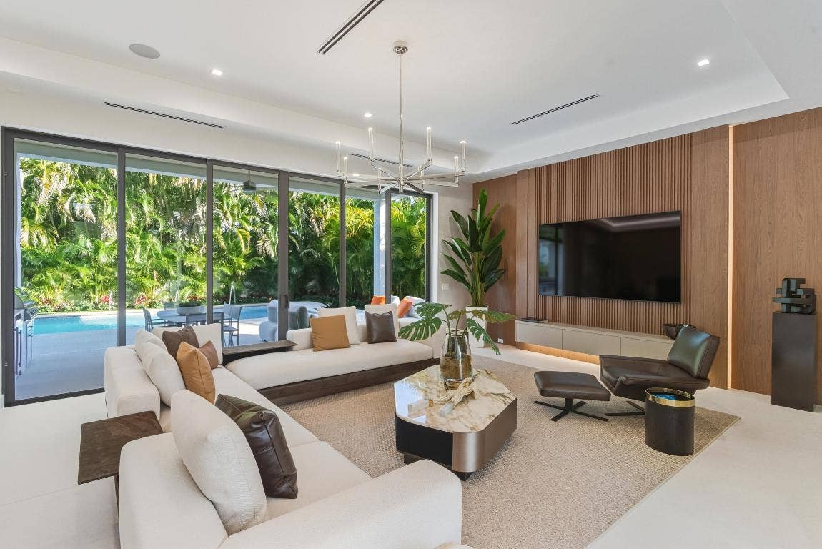 450 NE Spanish Court, Boca Raton, FL 33432 450 NE Spanish Court, Boca Raton, FL 33432