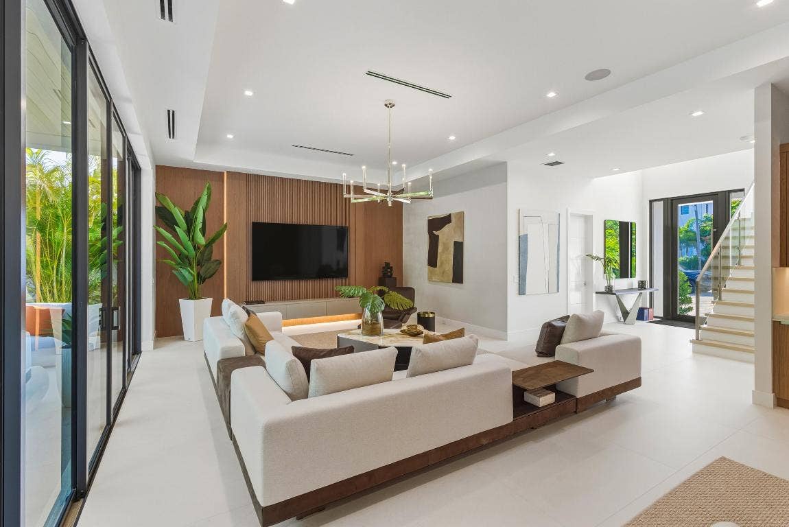 450 NE Spanish Court, Boca Raton, FL 33432 450 NE Spanish Court, Boca Raton, FL 33432
