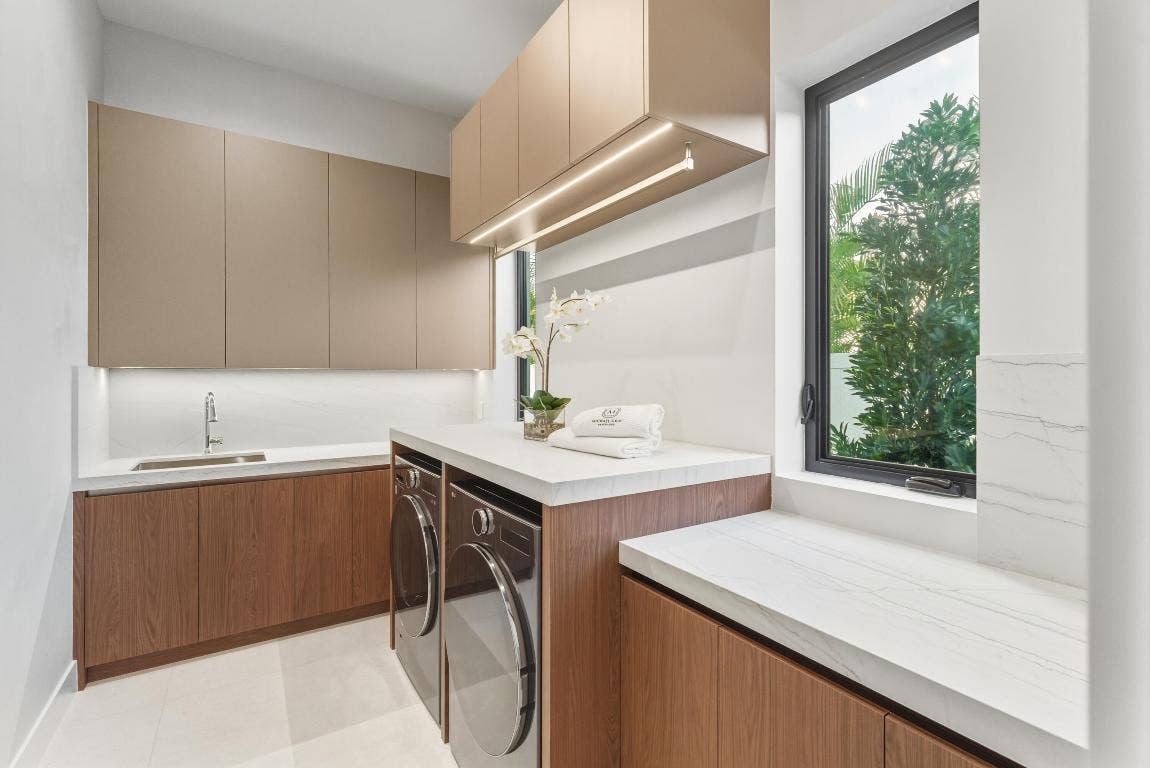 450 NE Spanish Court, Boca Raton, FL 33432 450 NE Spanish Court, Boca Raton, FL 33432