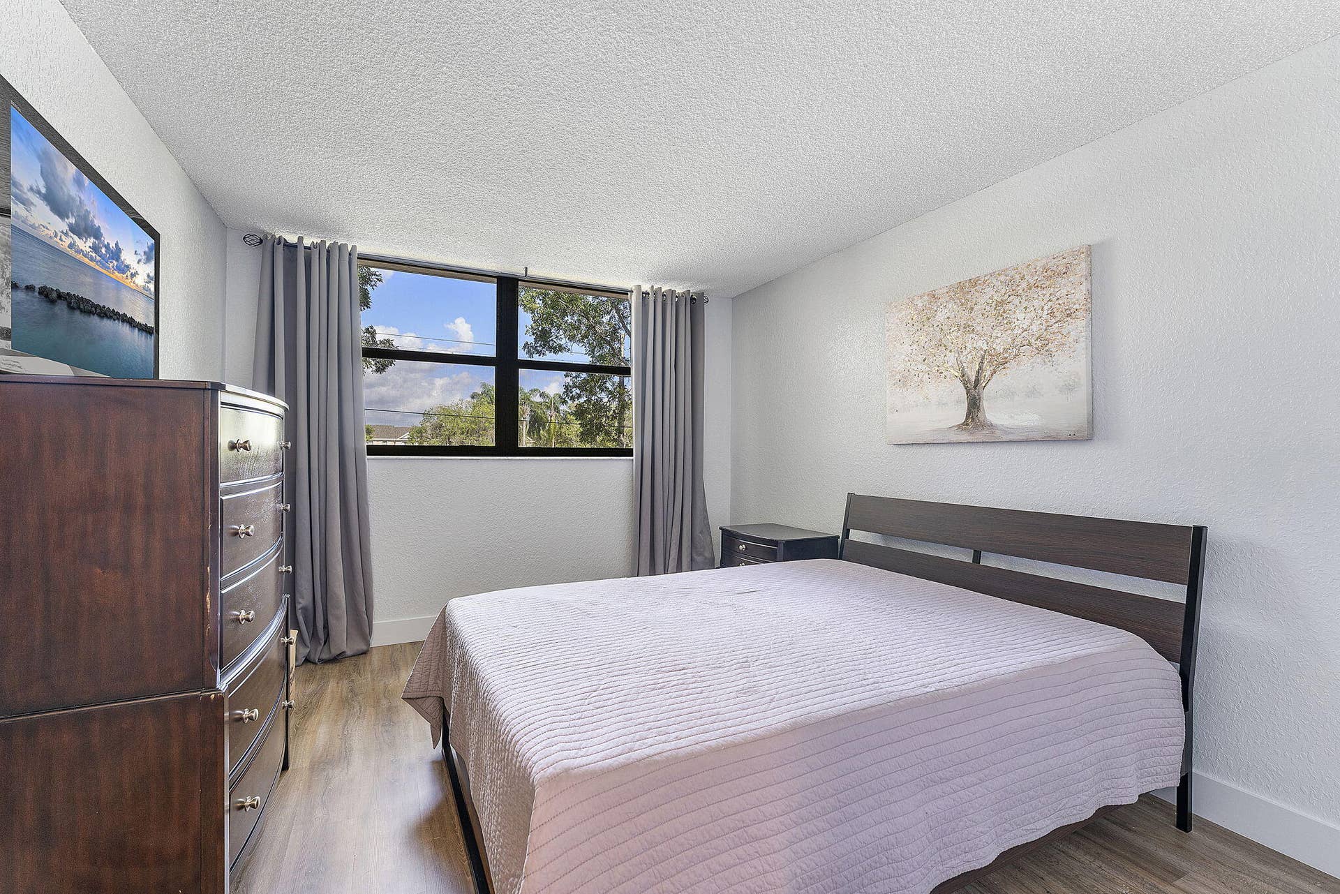16475 Golf Club Road, #207, Weston, FL 33326 Additional Bedroom, Split floor Plan with its own bathroom, en-suite and large closet includes built-ins