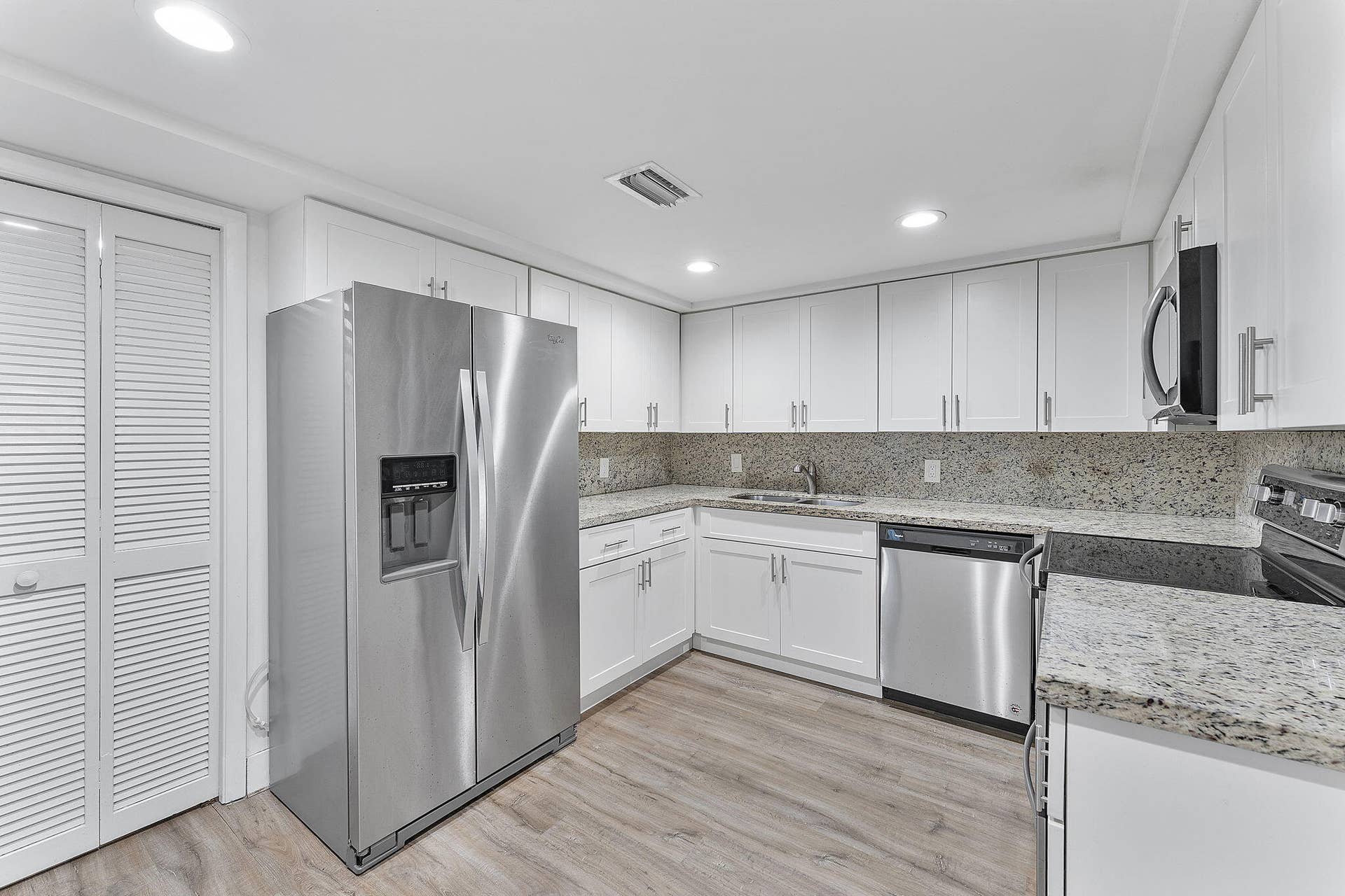 16475 Golf Club Road, #207, Weston, FL 33326 Spacious, updated kitchen with upgraded appliances.