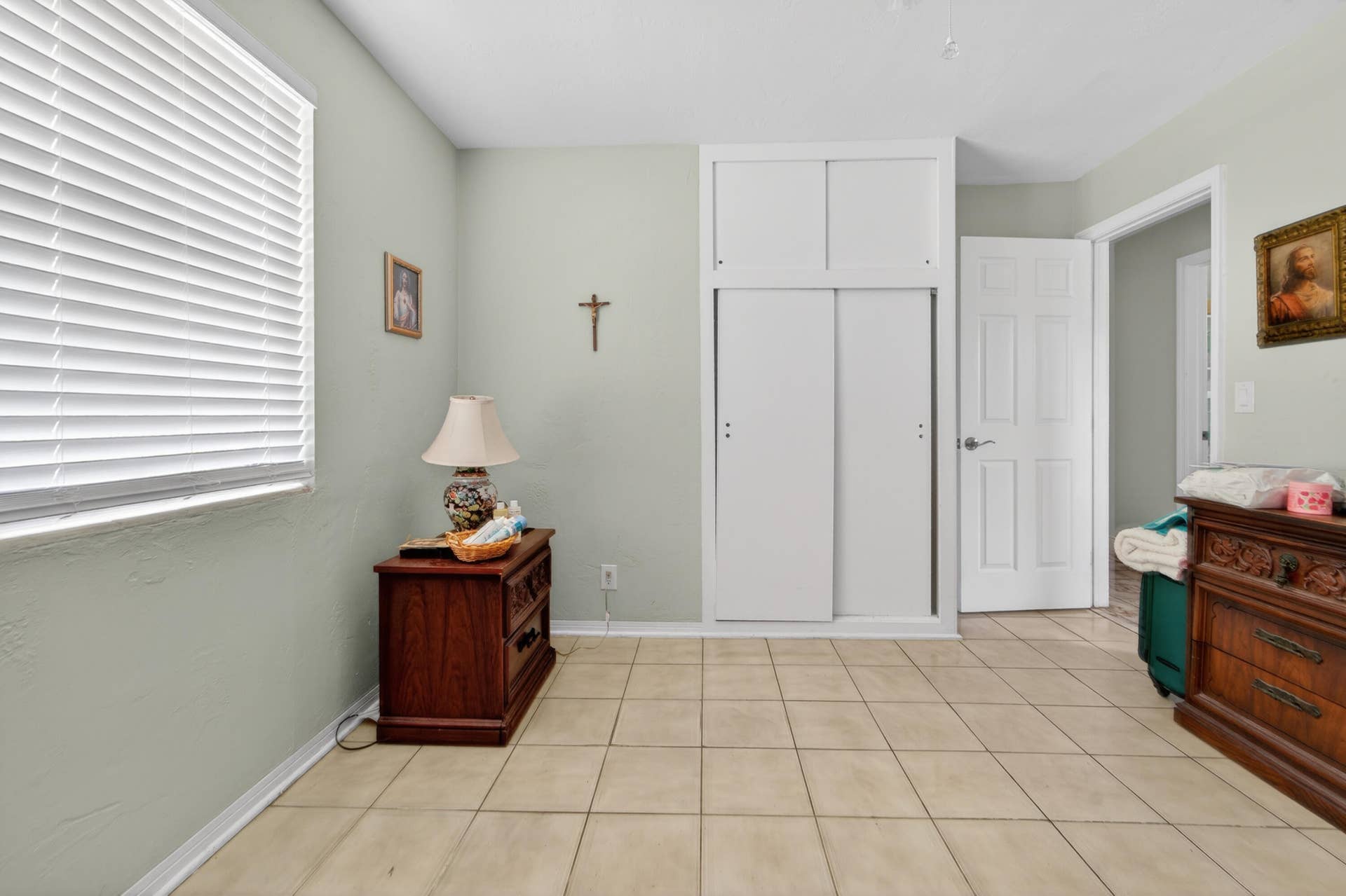 2105 Worthington Road, West Palm Beach, FL 33409 010526-131
