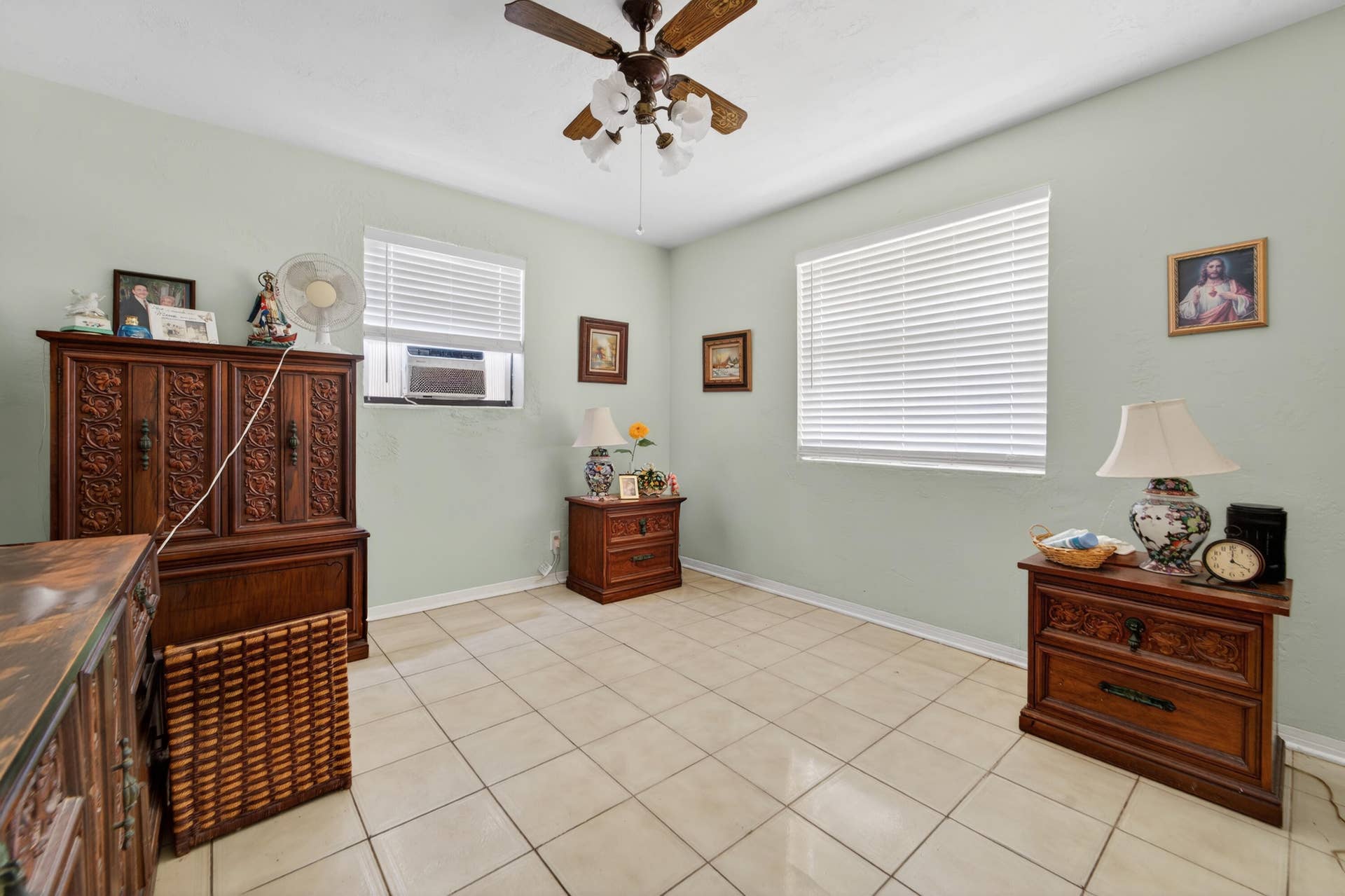 2105 Worthington Road, West Palm Beach, FL 33409 010526-127