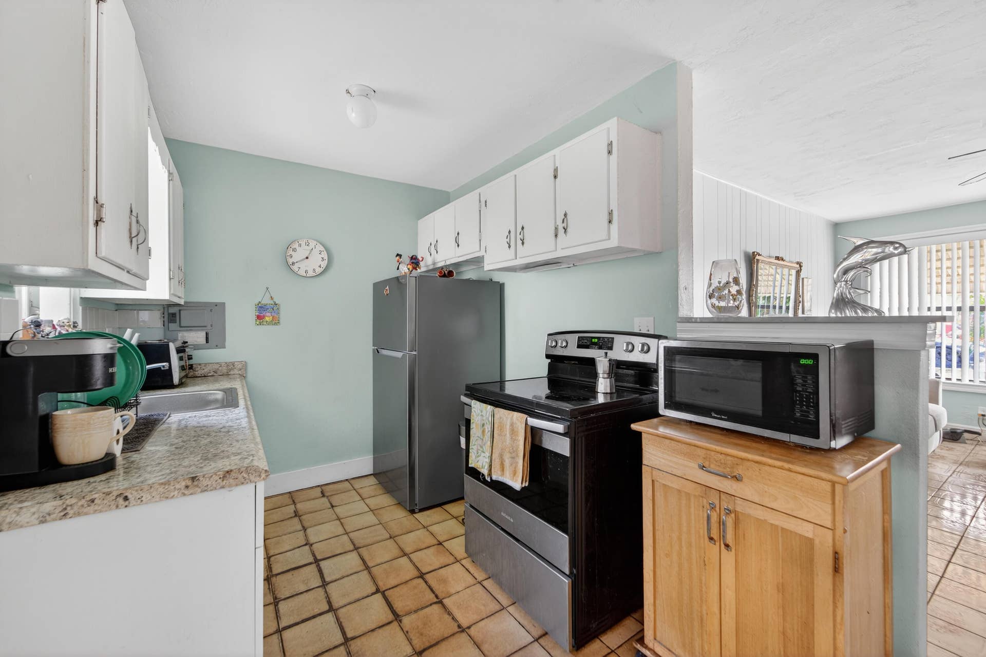 2105 Worthington Road, West Palm Beach, FL 33409 010526-91