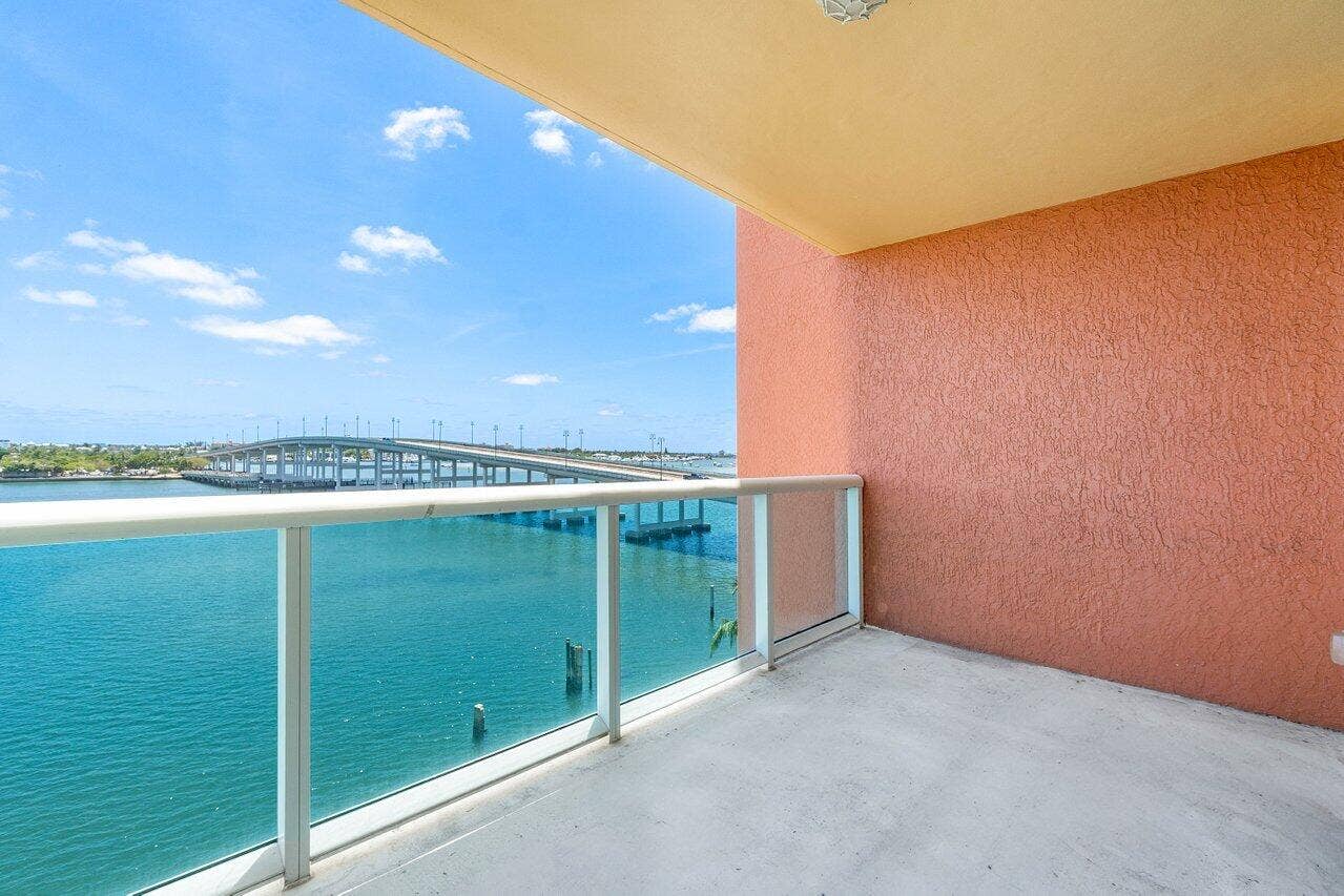 2640 Lake Shore Drive, #614, Riviera Beach, FL 33404 Private Patio