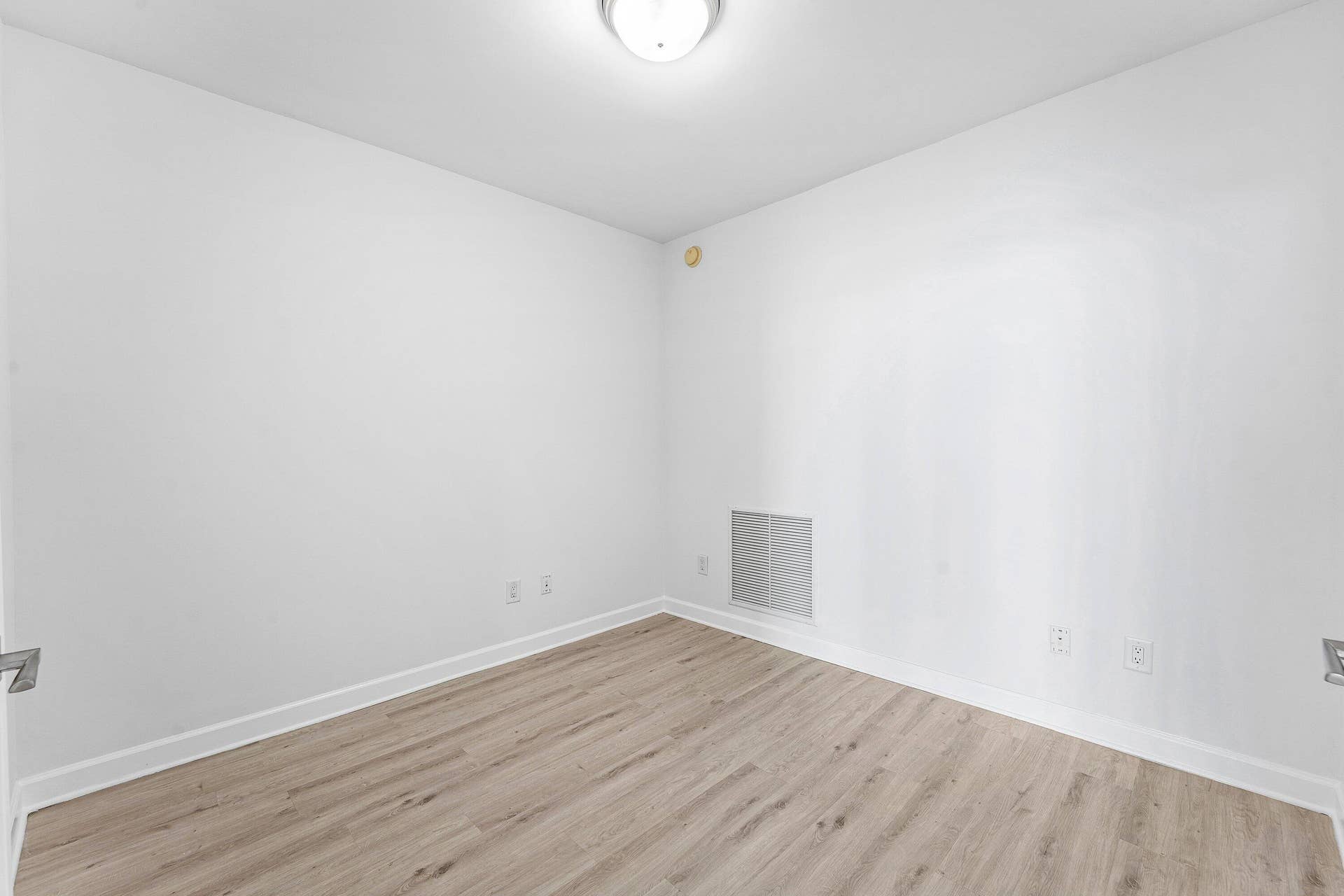 2640 Lake Shore Drive, #614, Riviera Beach, FL 33404 Bonus Room/Office