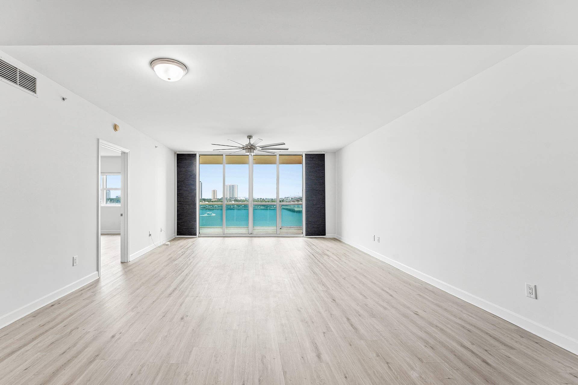 2640 Lake Shore Drive, #614, Riviera Beach, FL 33404 Open Living Area