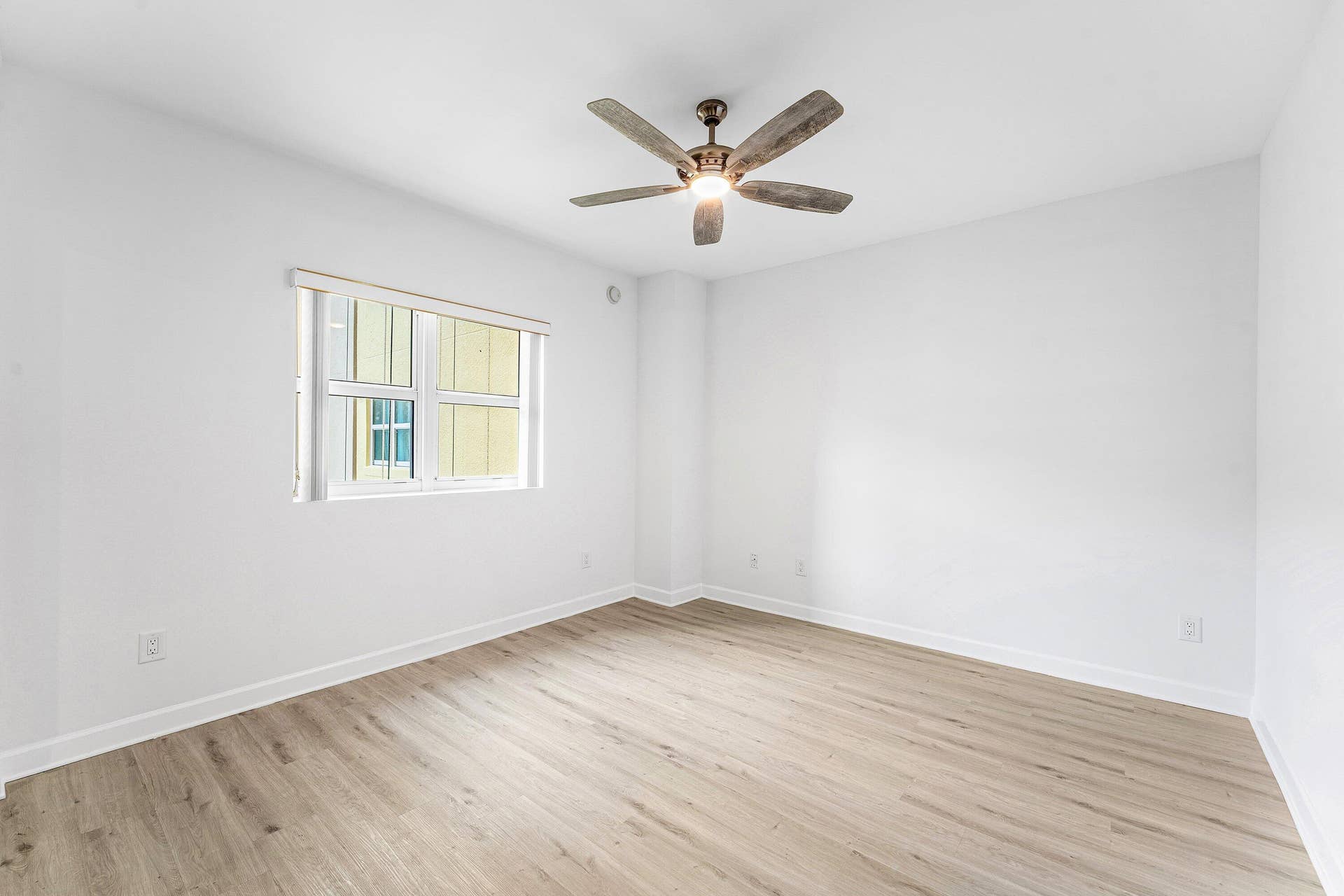 2640 Lake Shore Drive, #614, Riviera Beach, FL 33404 Guest Bedroom