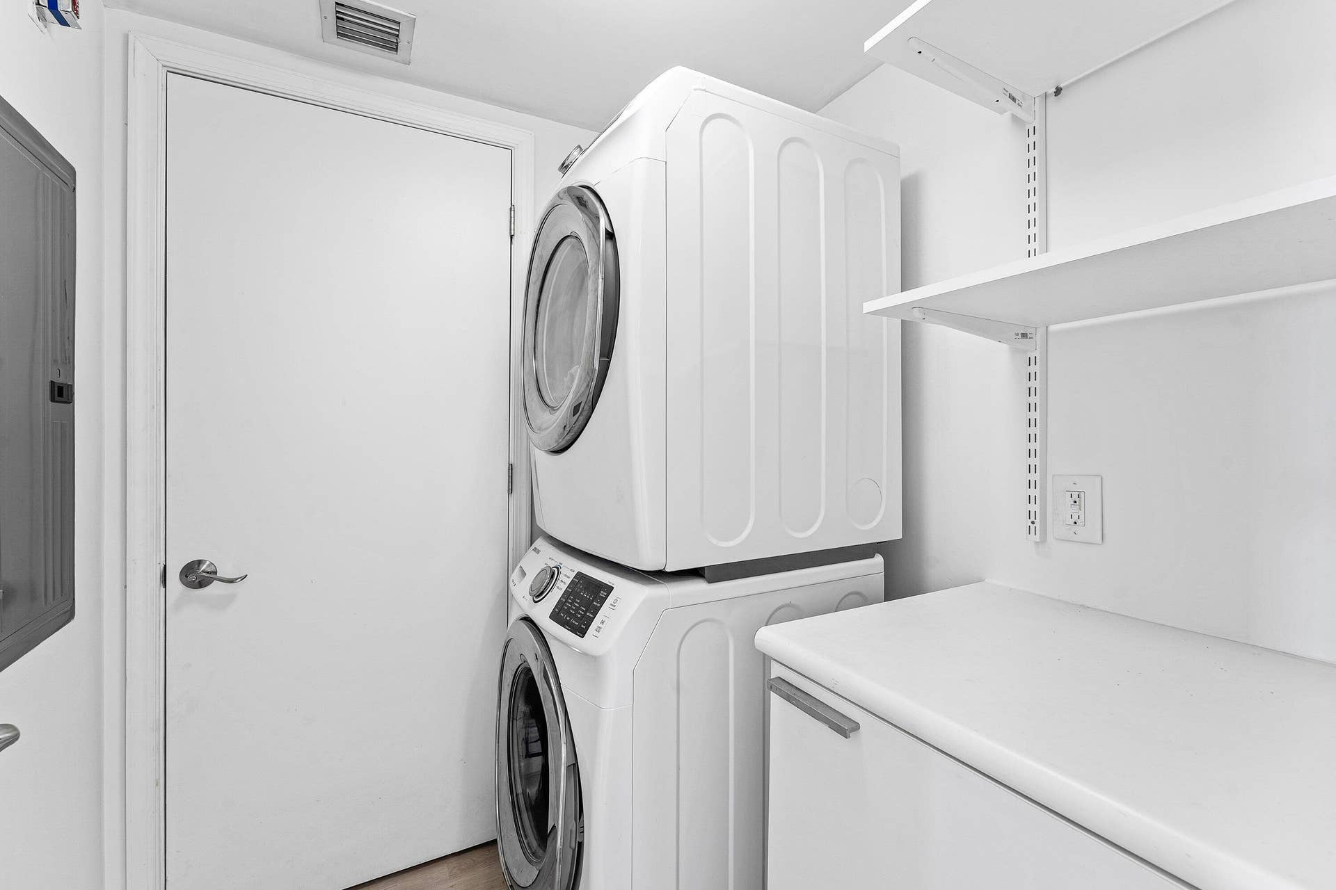 2640 Lake Shore Drive, #614, Riviera Beach, FL 33404 Laundry Room