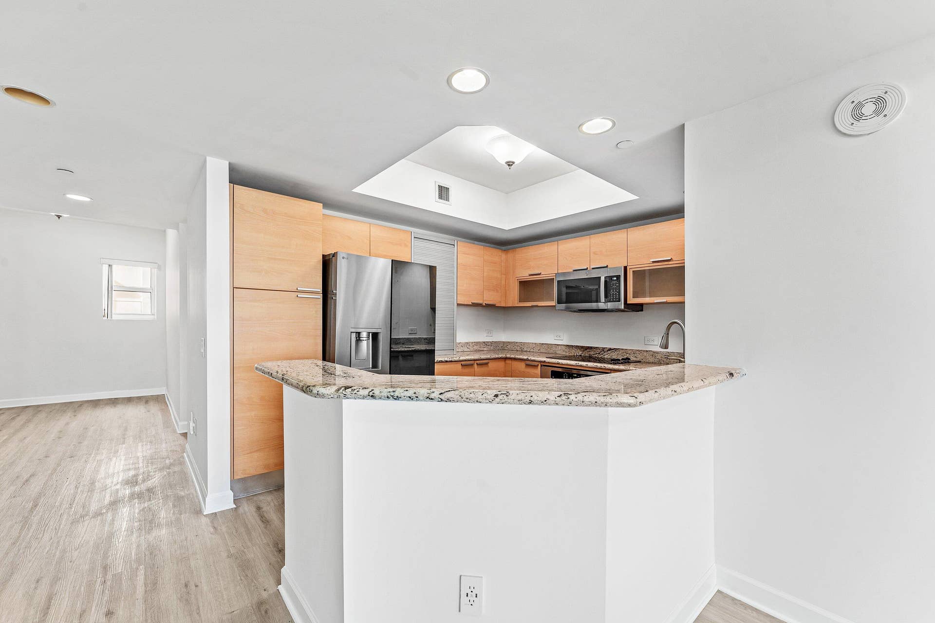 2640 Lake Shore Drive, #614, Riviera Beach, FL 33404 Open Kitchen