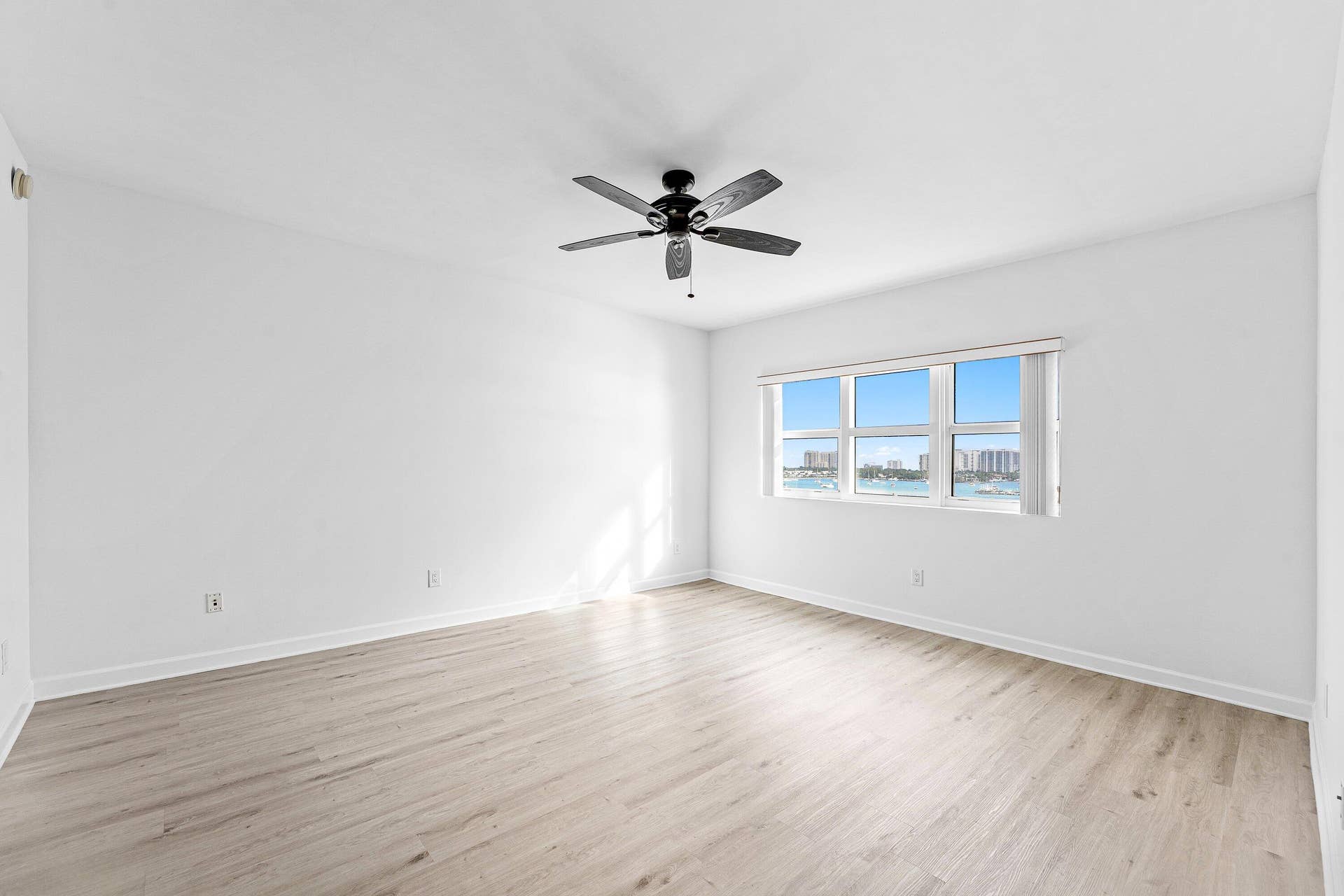 2640 Lake Shore Drive, #614, Riviera Beach, FL 33404 Primary Suite