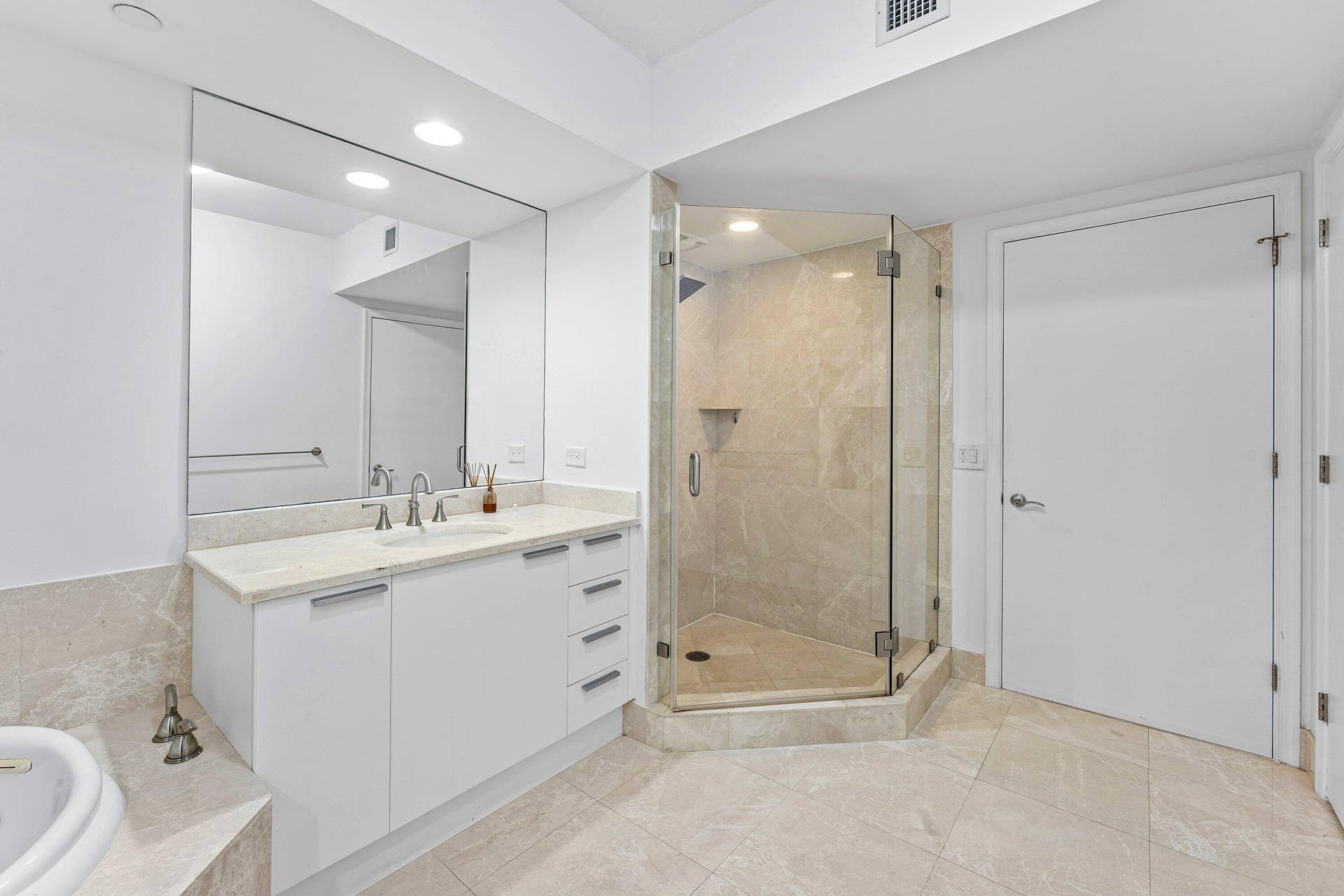 2640 Lake Shore Drive, #614, Riviera Beach, FL 33404 Primary Shower