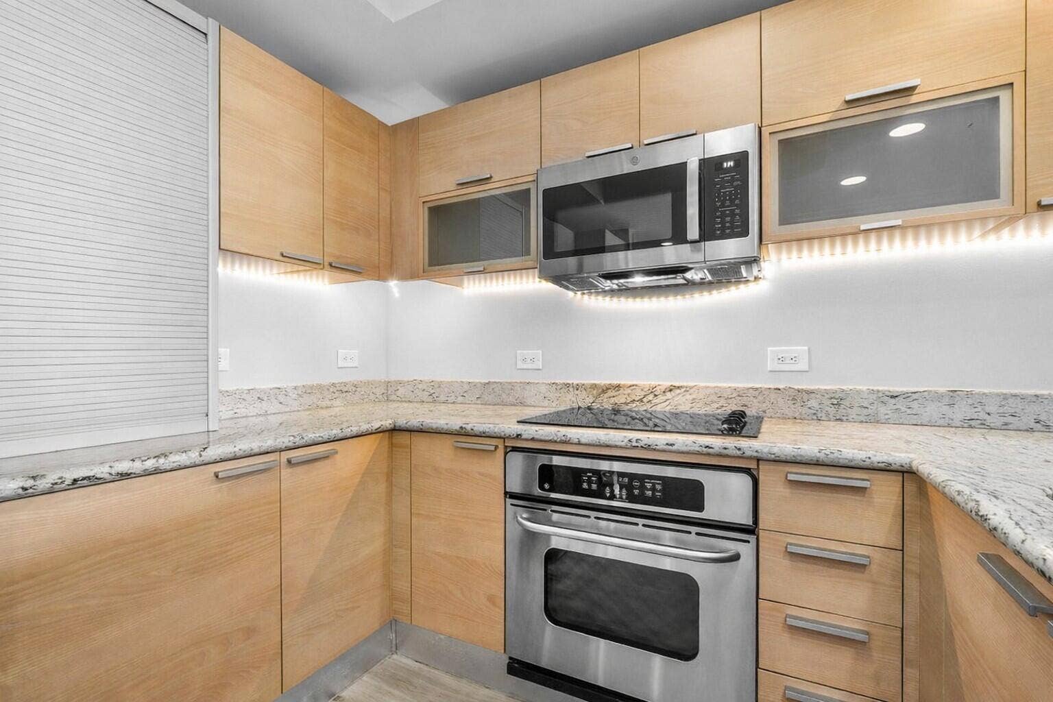 2640 Lake Shore Drive, #614, Riviera Beach, FL 33404 Plenty of Counter Space