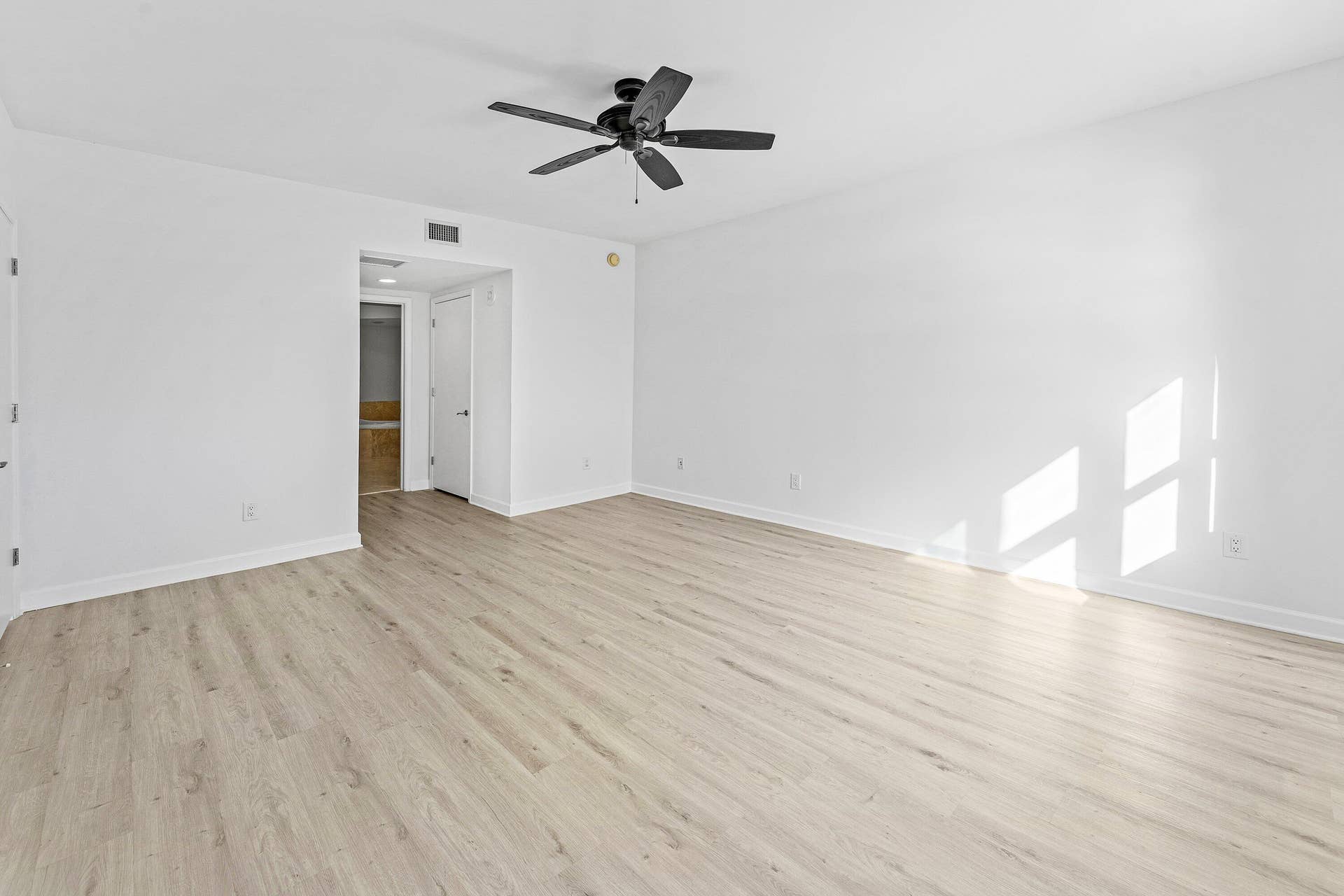 2640 Lake Shore Drive, #614, Riviera Beach, FL 33404 Primary Suite